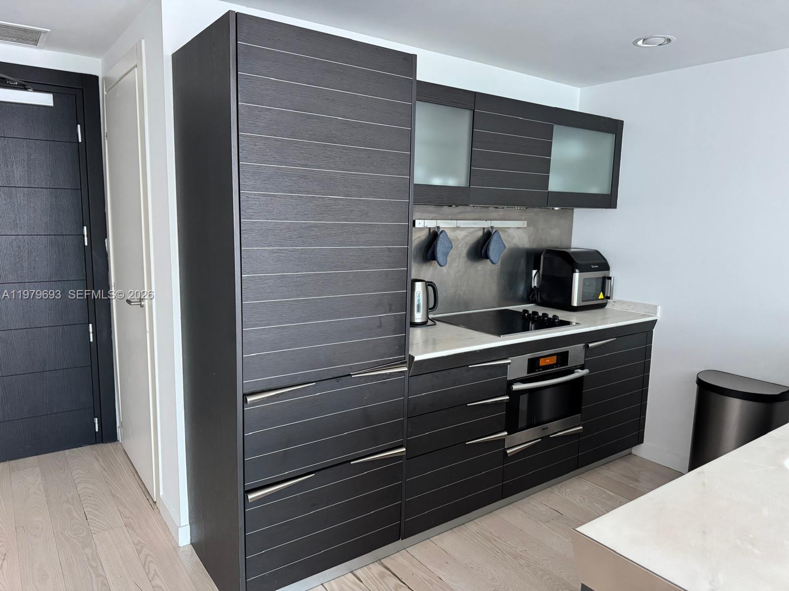 200 Biscayne Blvd Way #3711 Miami, FL 33131