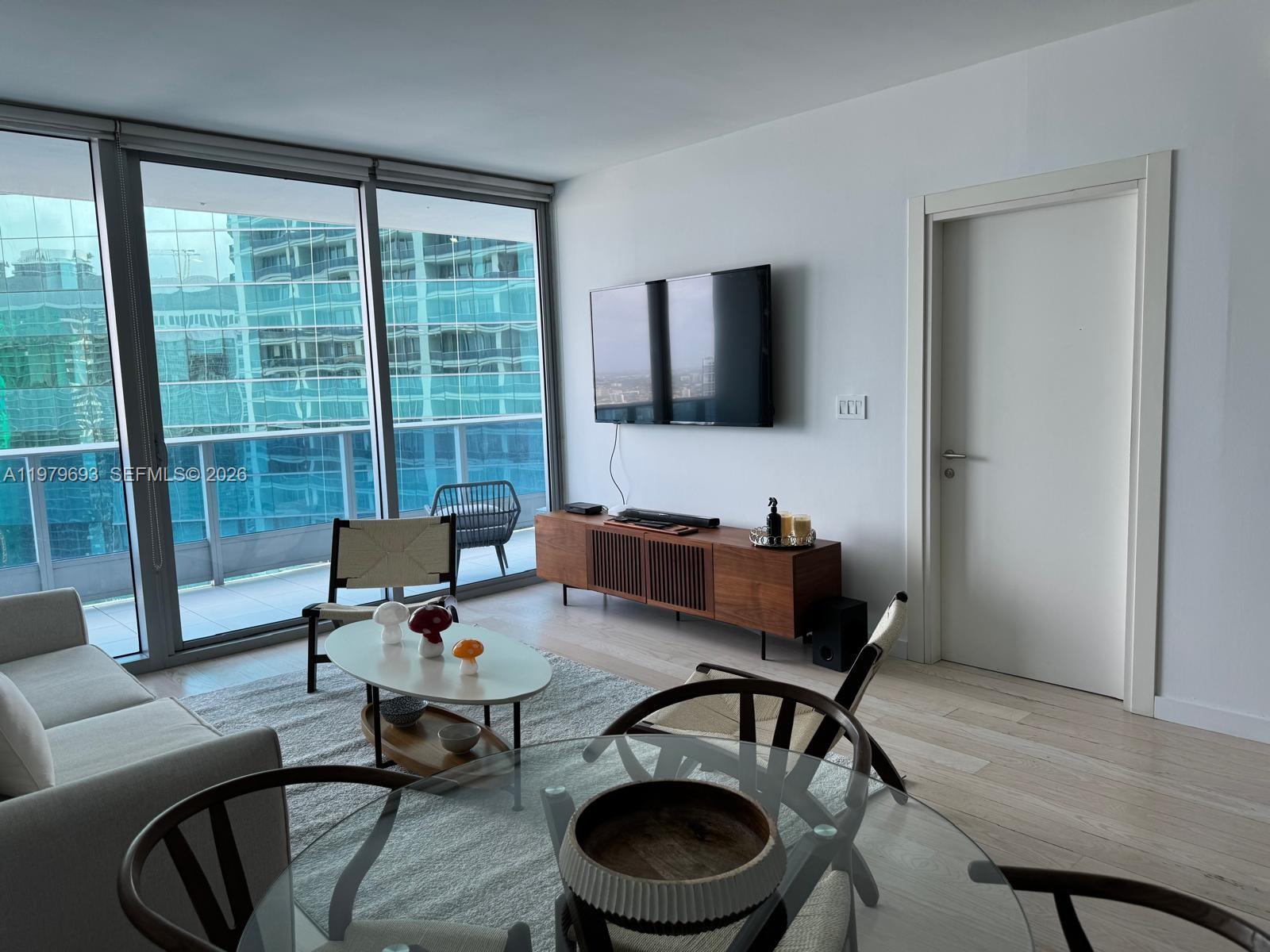 200 Biscayne Blvd Way #3711 Miami, FL 33131