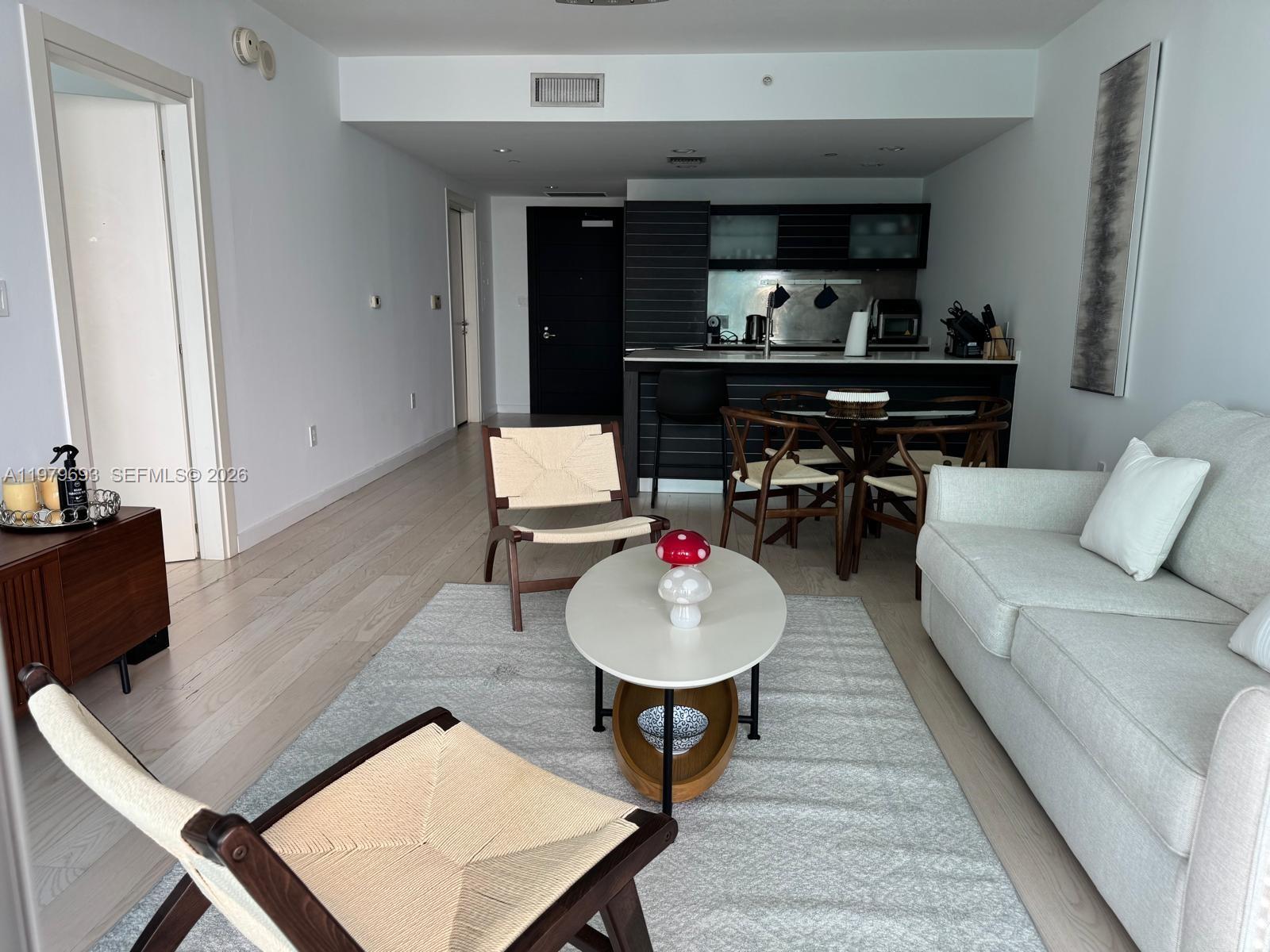 200 Biscayne Blvd Way #3711 Miami, FL 33131