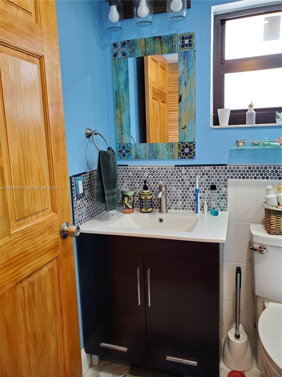 6445 Indian Crk Dr #B6 Miami Beach, FL 33141