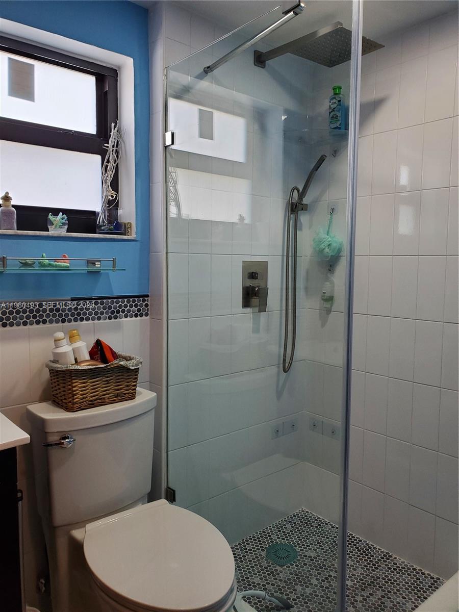 6445 Indian Crk Dr #B6 Miami Beach, FL 33141