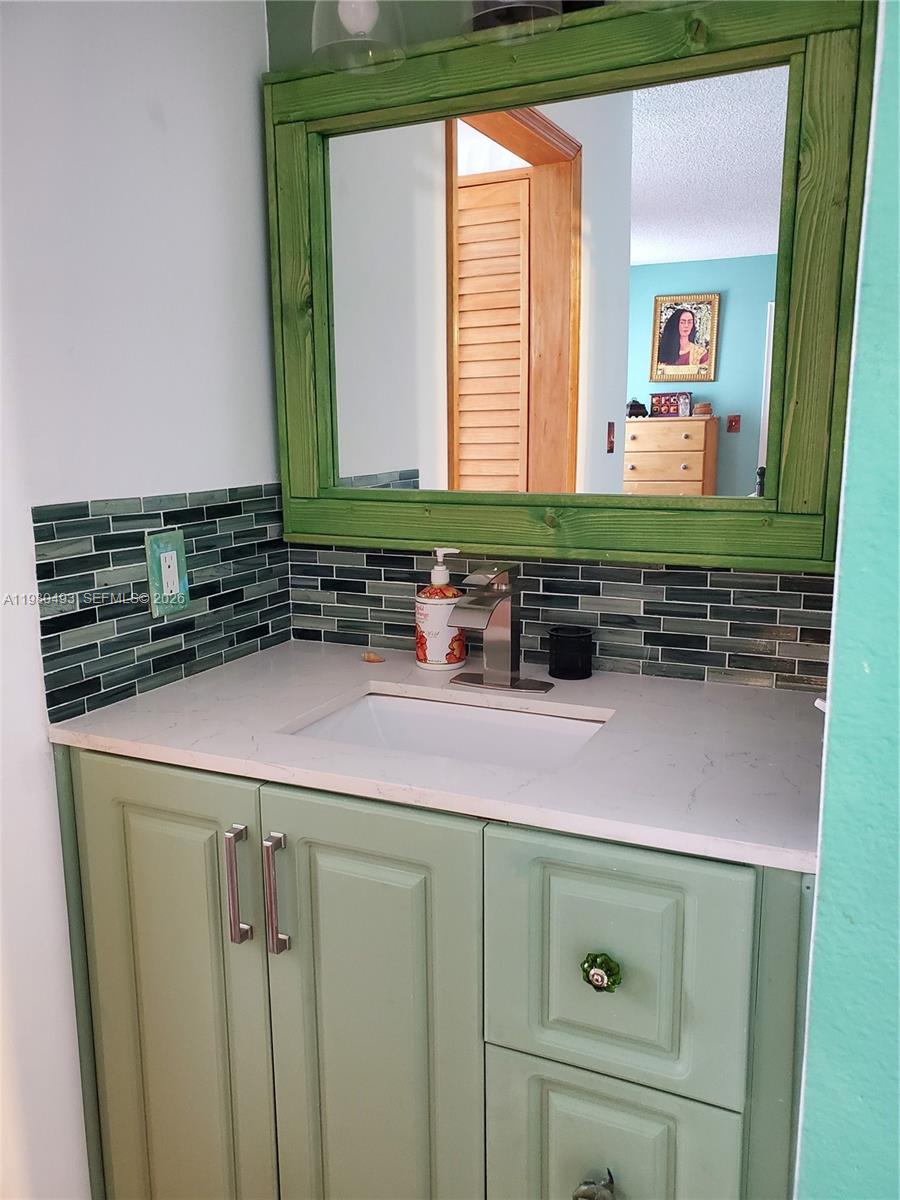 6445 Indian Crk Dr #B6 Miami Beach, FL 33141