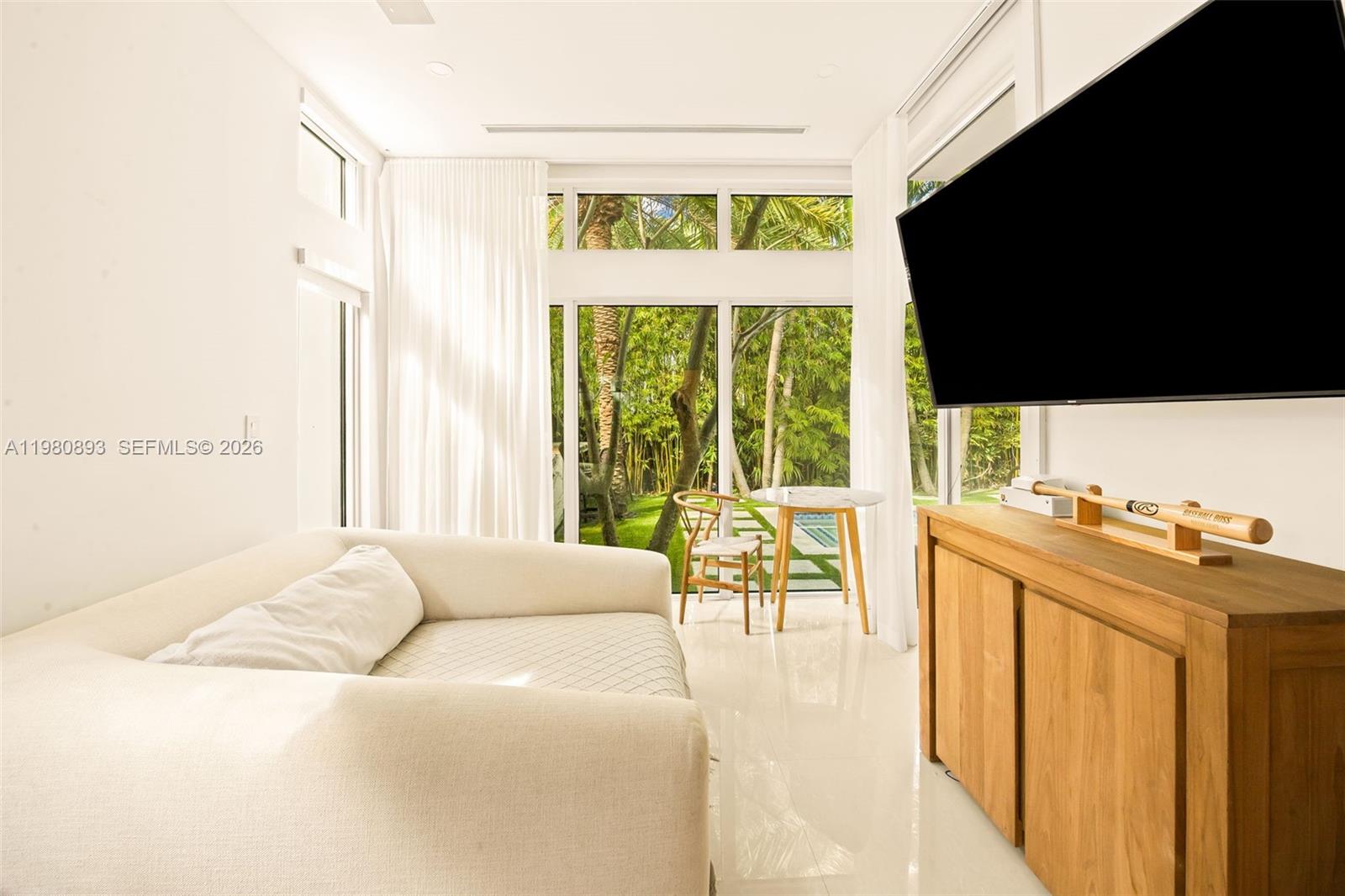 865 W 47th St Miami Beach, FL 33140