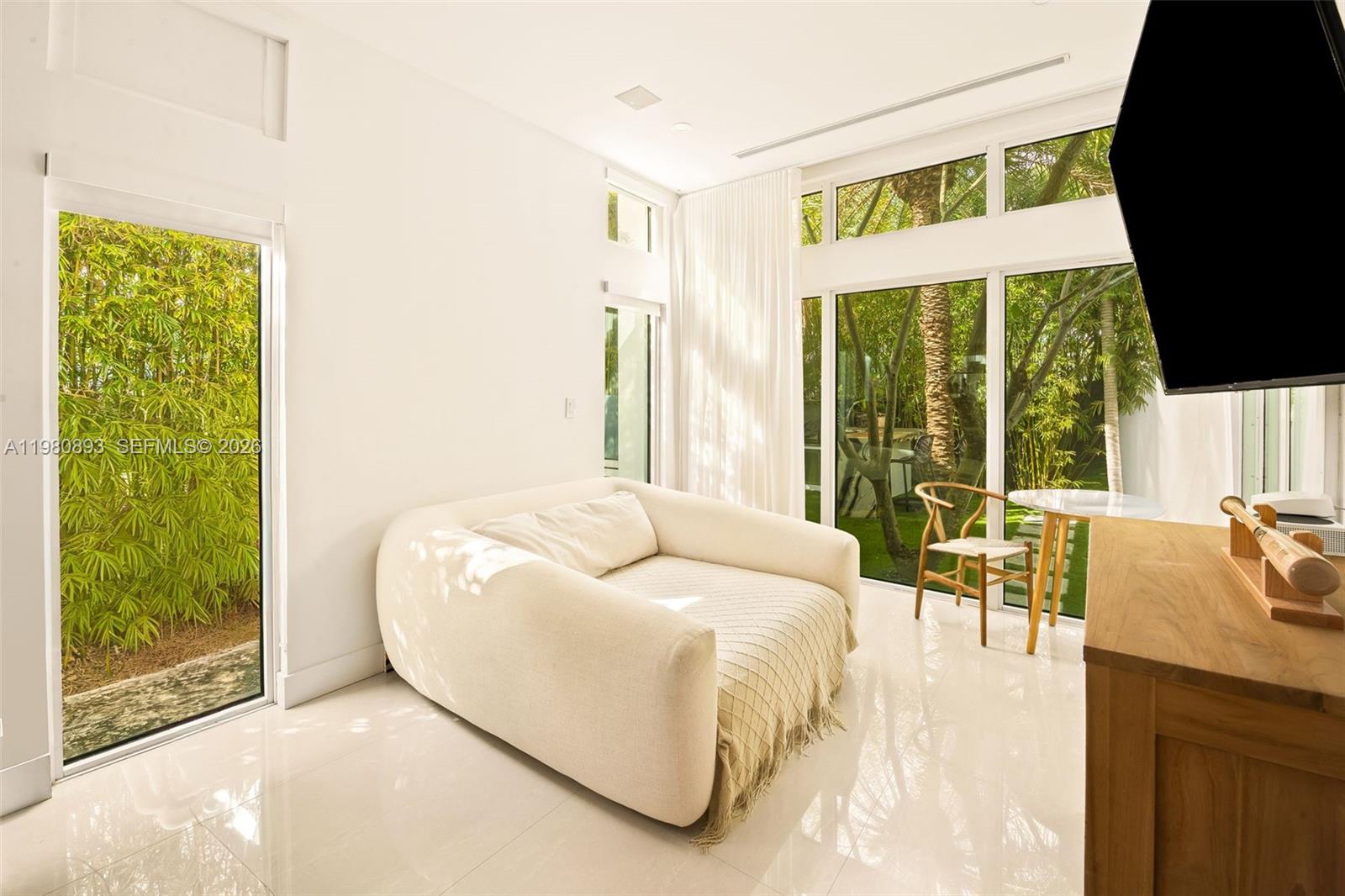 865 W 47th St Miami Beach, FL 33140