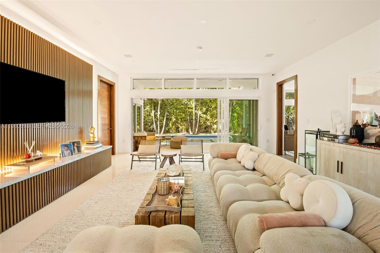 865 W 47th St Miami Beach, FL 33140