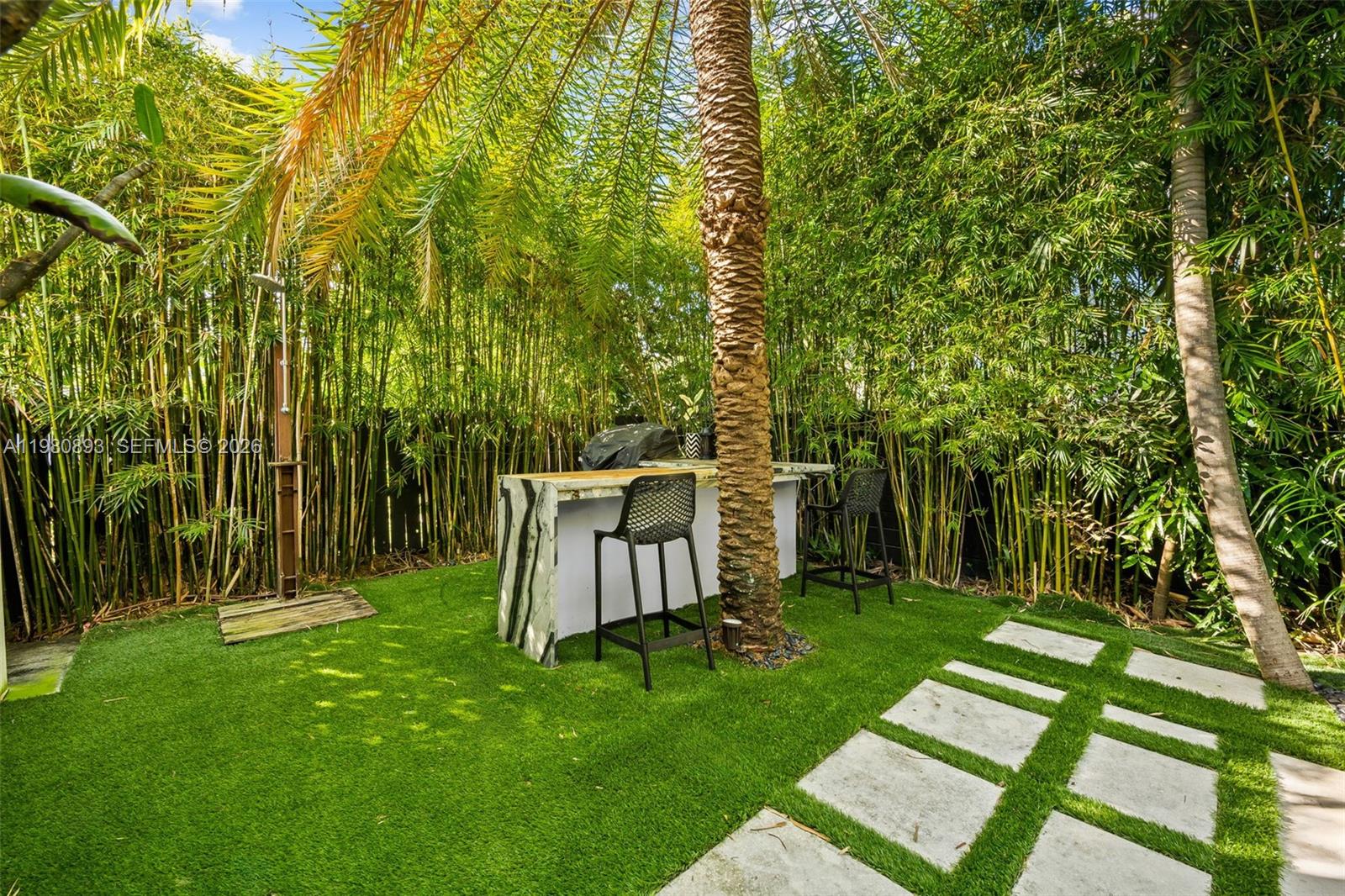 865 W 47th St Miami Beach, FL 33140