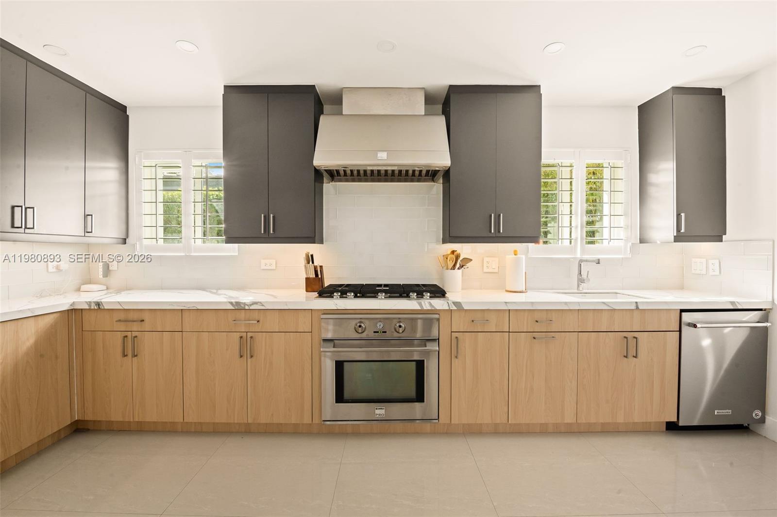 865 W 47th St Miami Beach, FL 33140