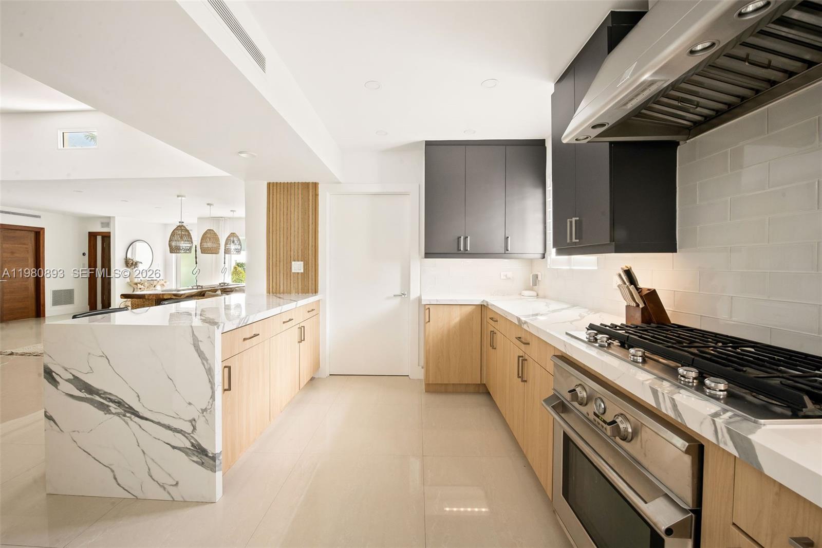 865 W 47th St Miami Beach, FL 33140