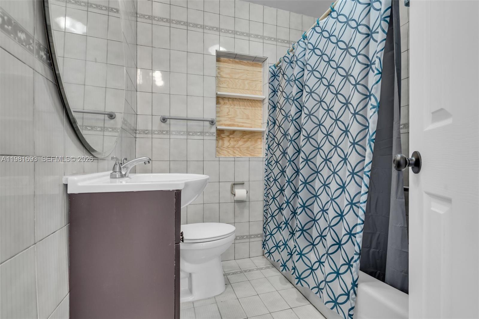 2166 NW 18th St Miami, FL 33125