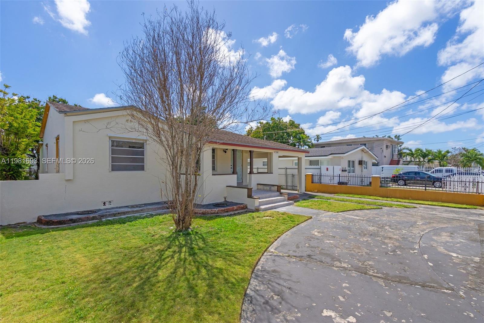 2166 NW 18th St Miami, FL 33125