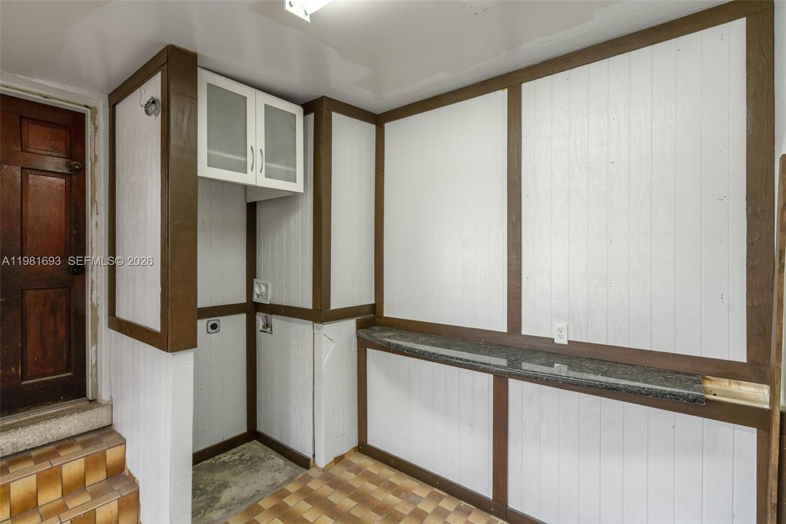 2166 NW 18th St Miami, FL 33125