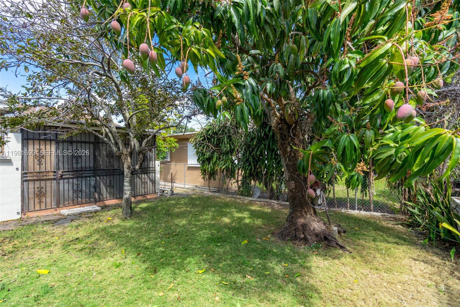 2166 NW 18th St Miami, FL 33125