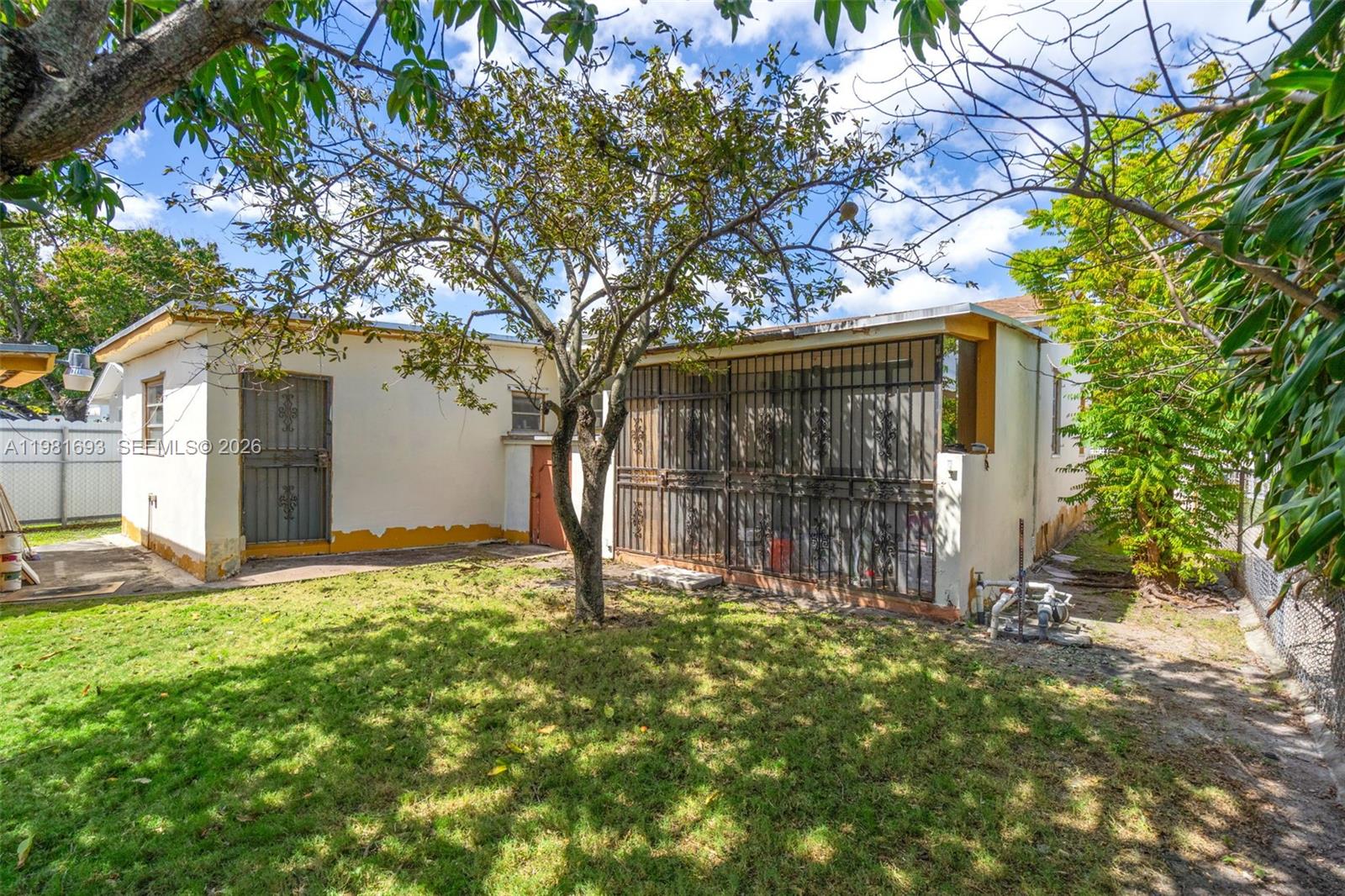 2166 NW 18th St Miami, FL 33125