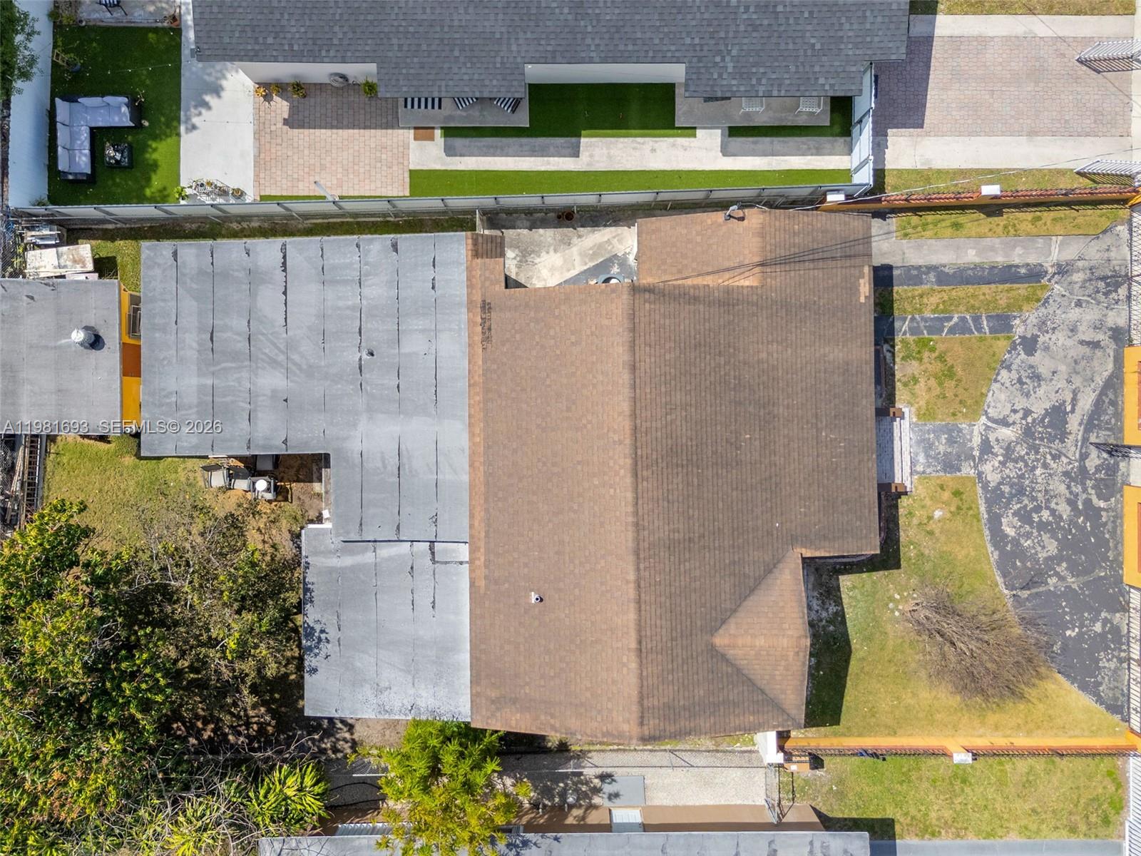 2166 NW 18th St Miami, FL 33125