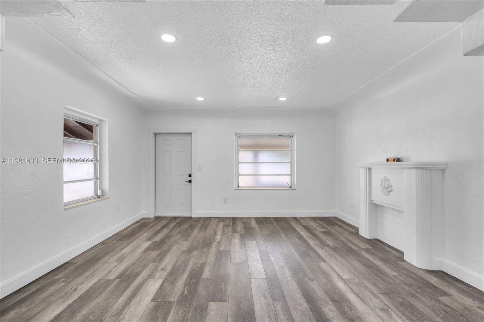 2166 NW 18th St Miami, FL 33125