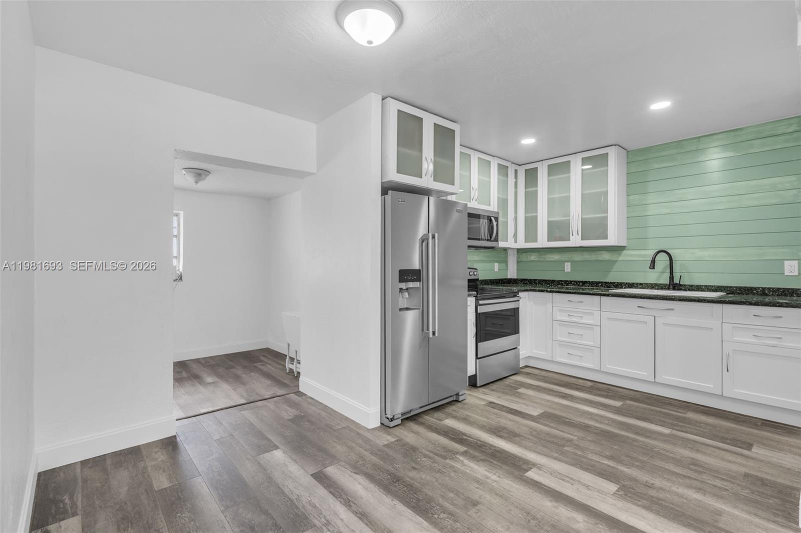 2166 NW 18th St Miami, FL 33125