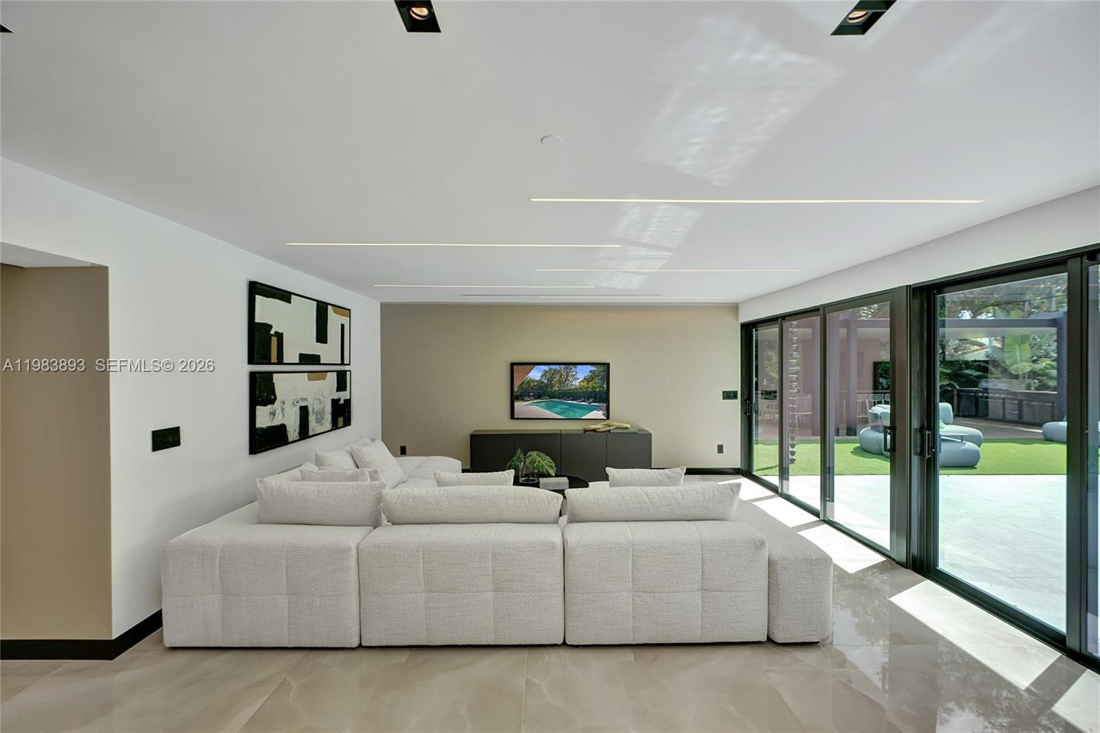 20020 NE 21st Ct Miami, FL 33179