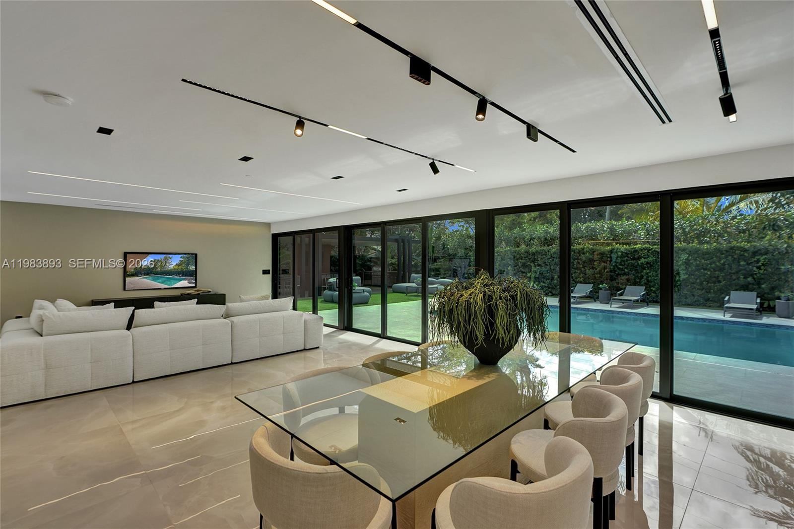 20020 NE 21st Ct Miami, FL 33179