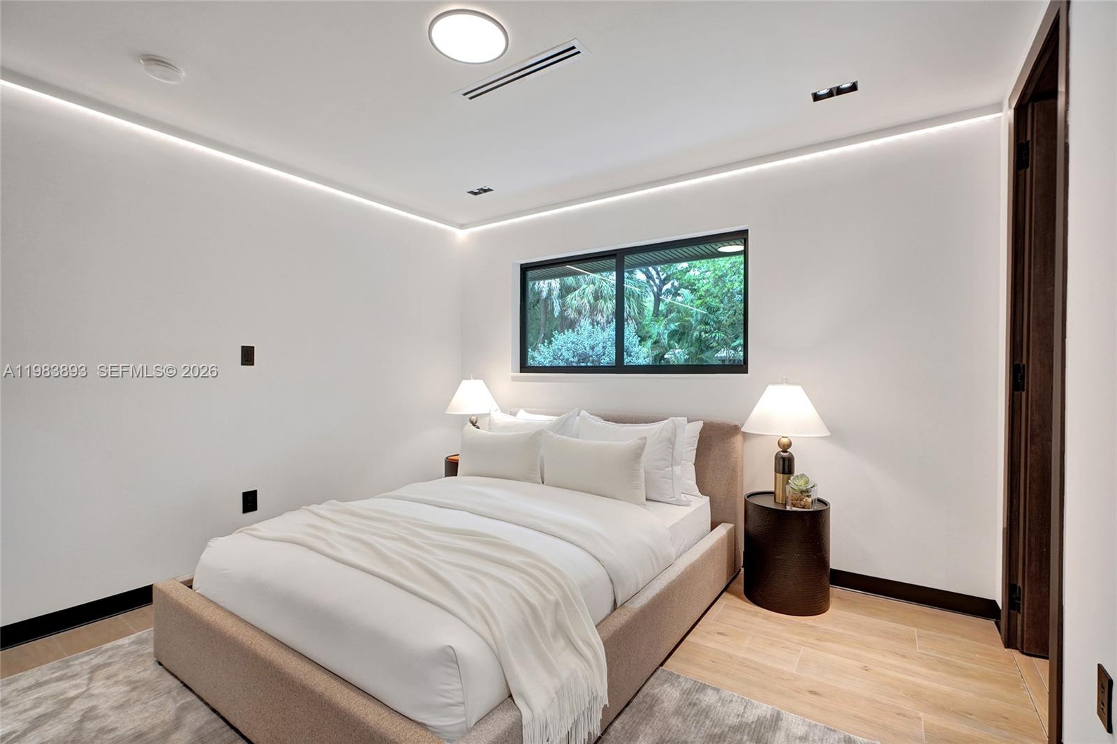 20020 NE 21st Ct Miami, FL 33179