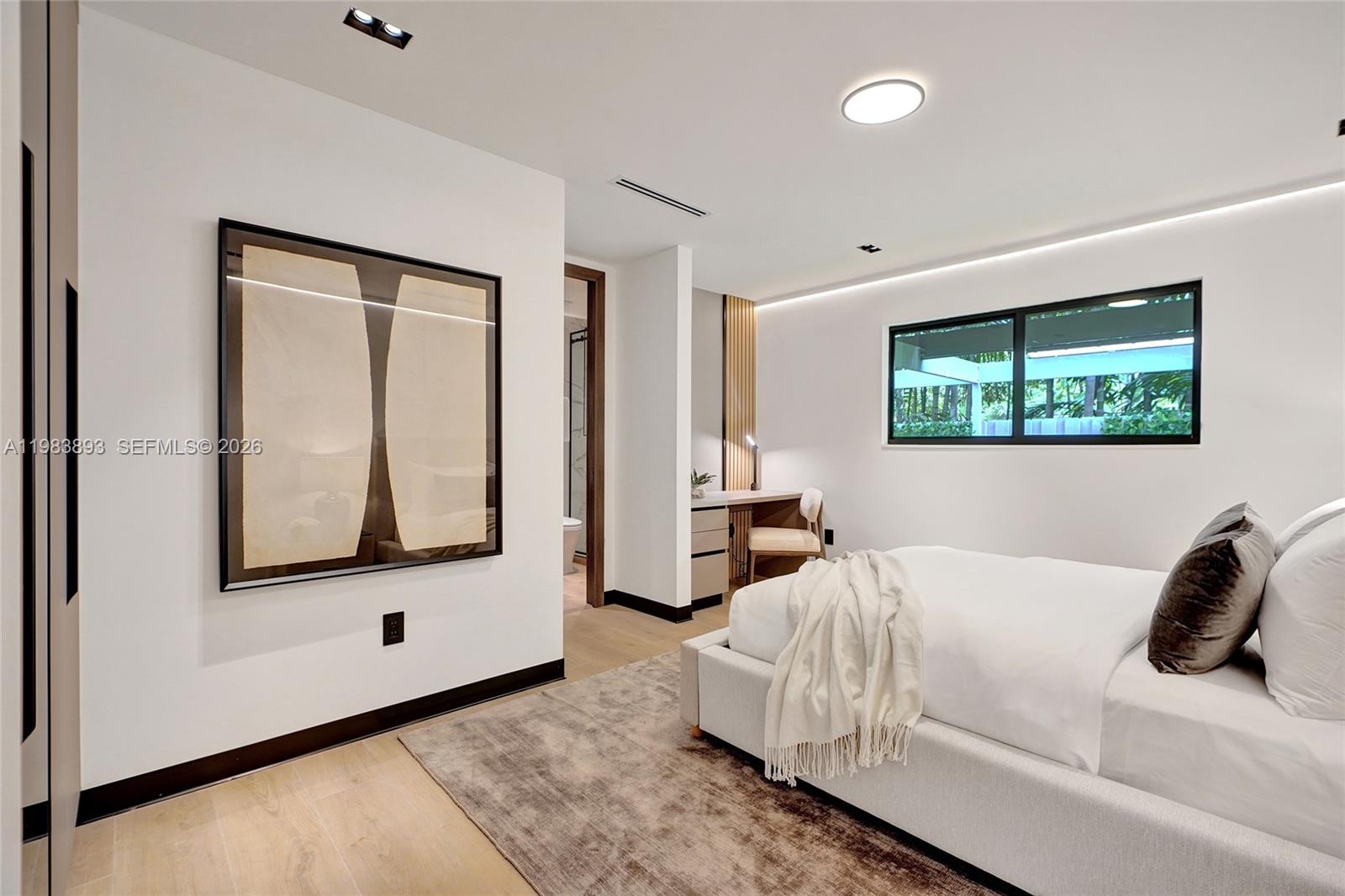 20020 NE 21st Ct Miami, FL 33179