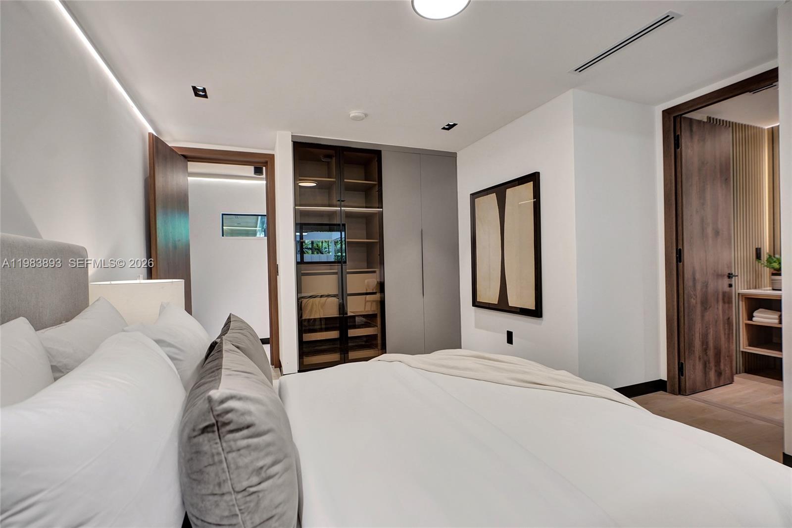 20020 NE 21st Ct Miami, FL 33179