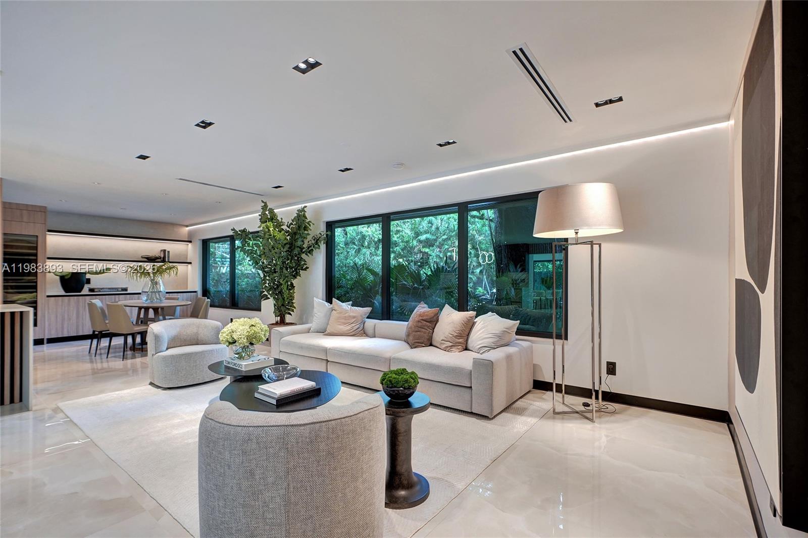 20020 NE 21st Ct Miami, FL 33179