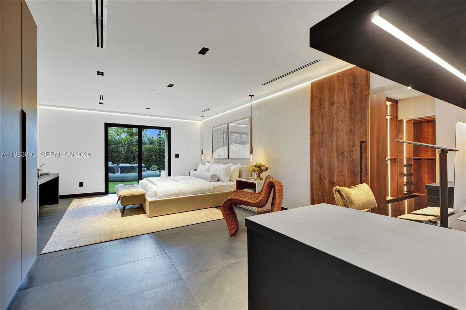 20020 NE 21st Ct Miami, FL 33179