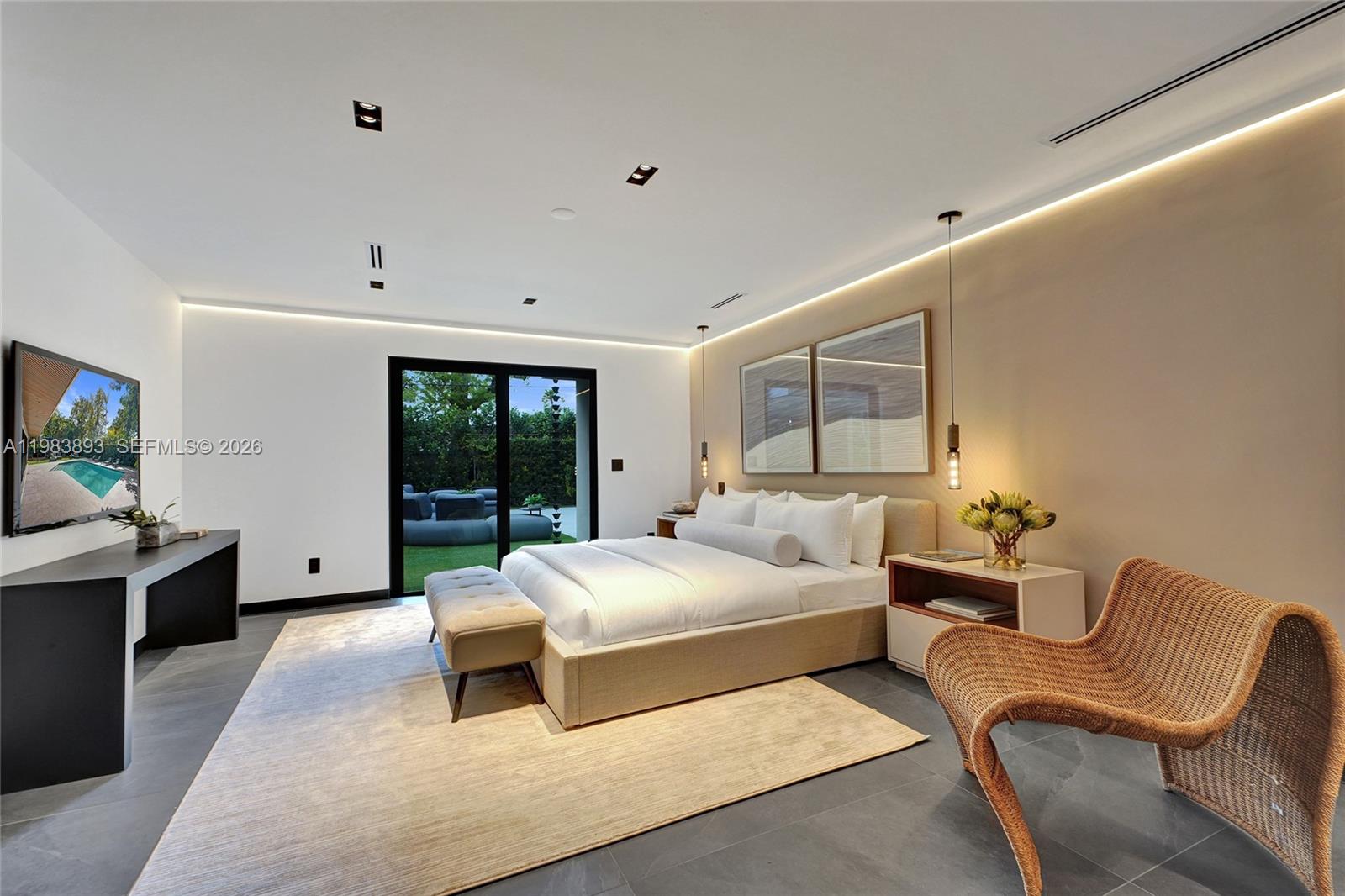 20020 NE 21st Ct Miami, FL 33179