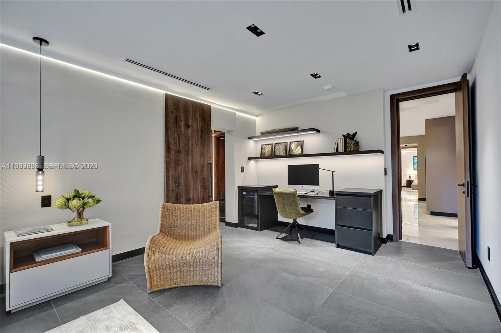 20020 NE 21st Ct Miami, FL 33179