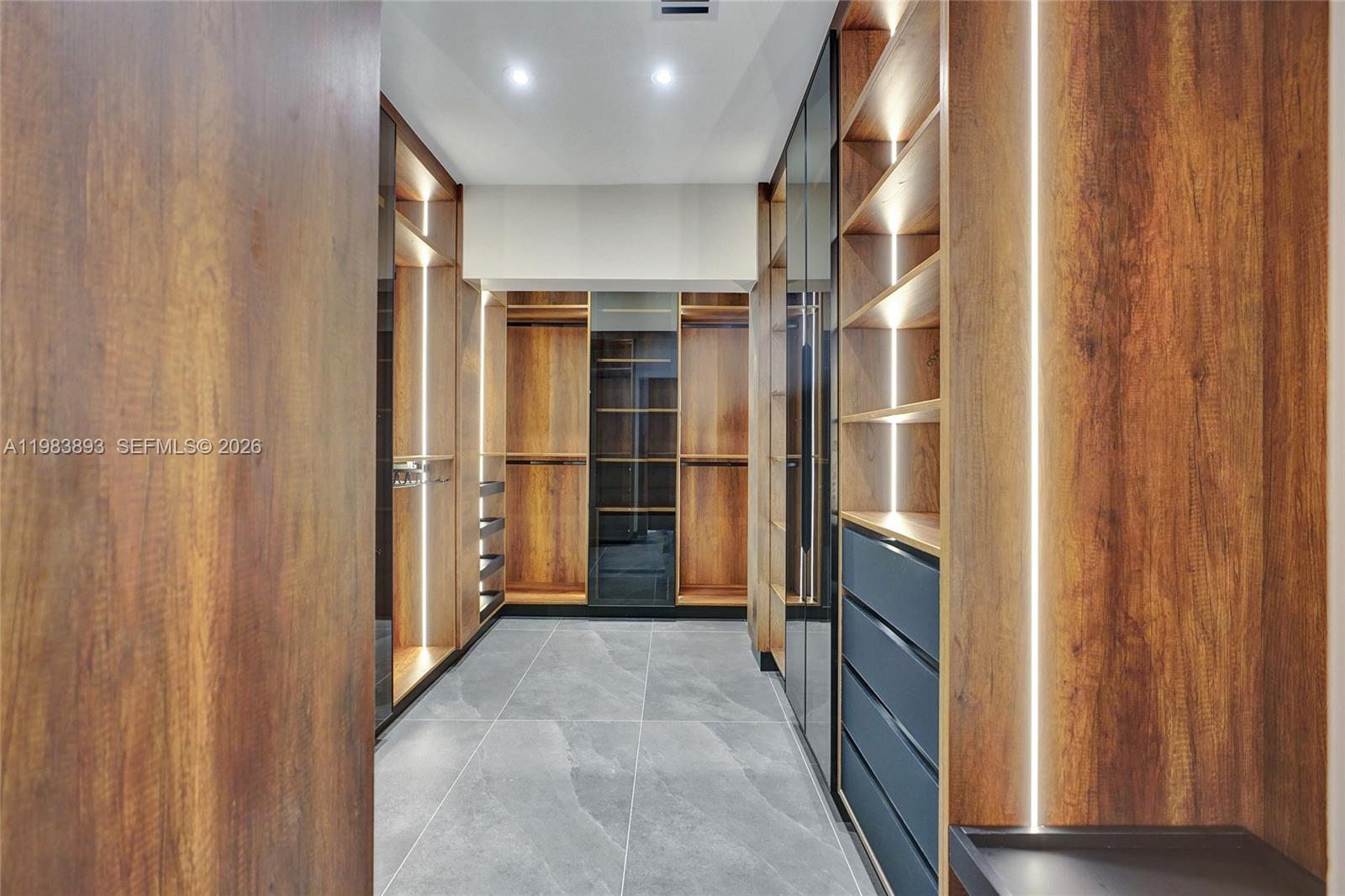 20020 NE 21st Ct Miami, FL 33179