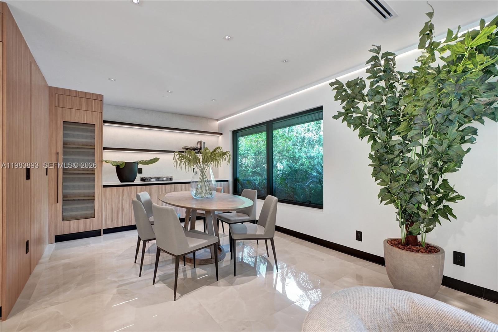 20020 NE 21st Ct Miami, FL 33179