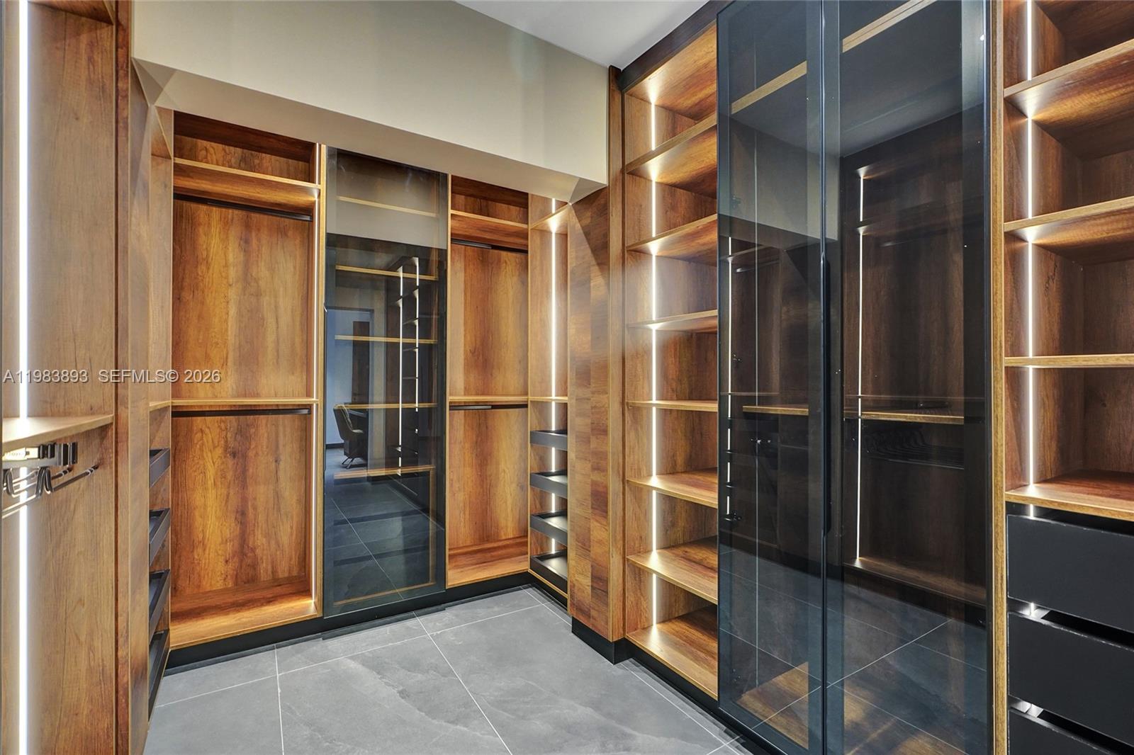 20020 NE 21st Ct Miami, FL 33179