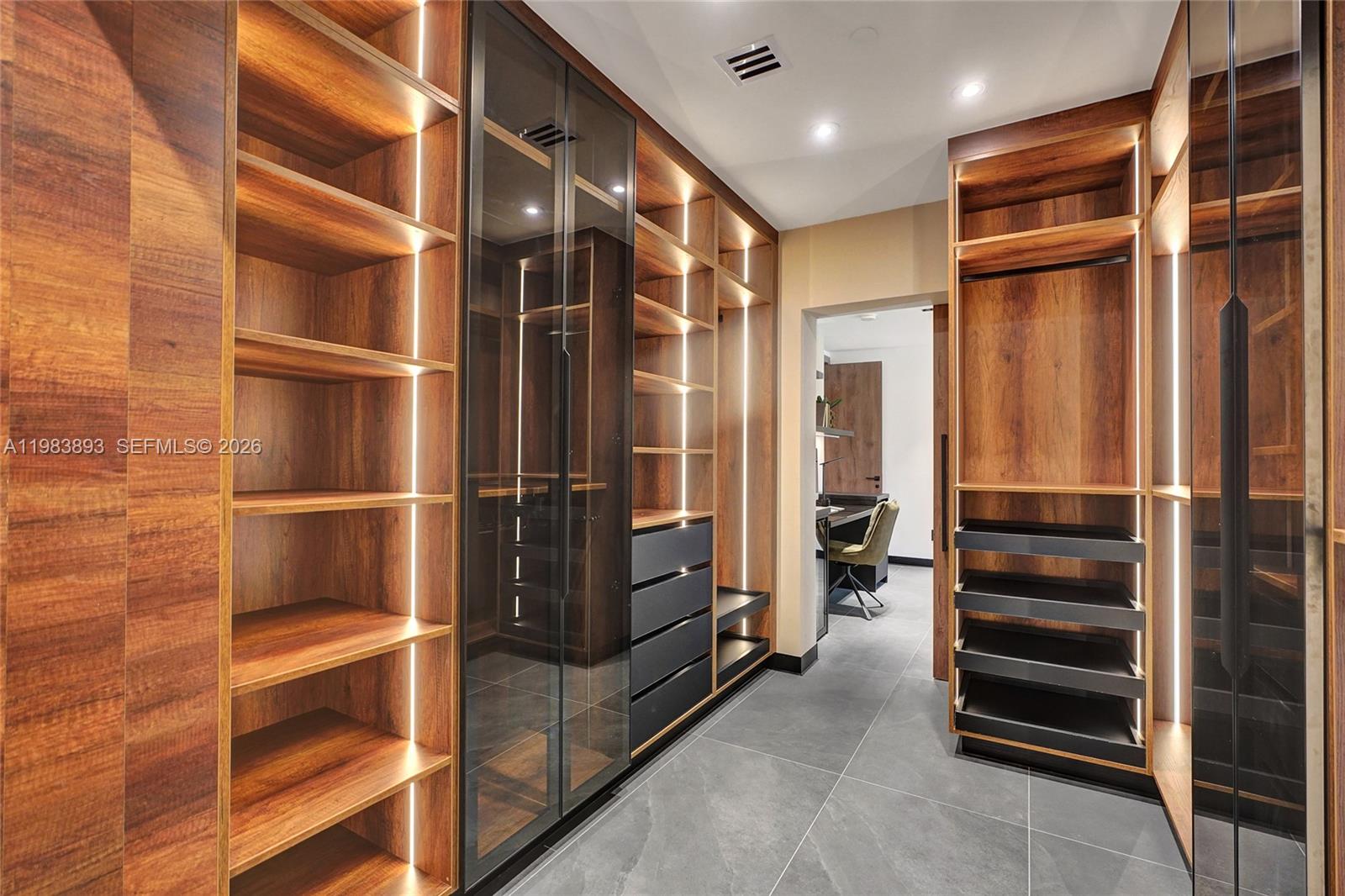 20020 NE 21st Ct Miami, FL 33179