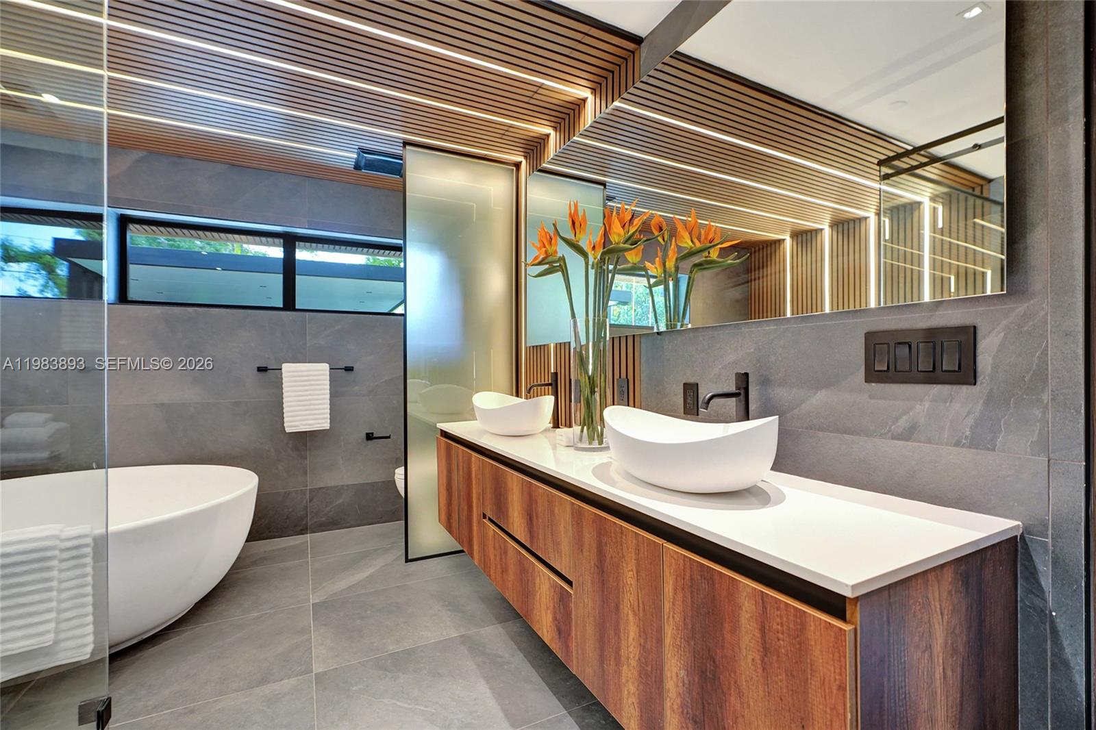 20020 NE 21st Ct Miami, FL 33179