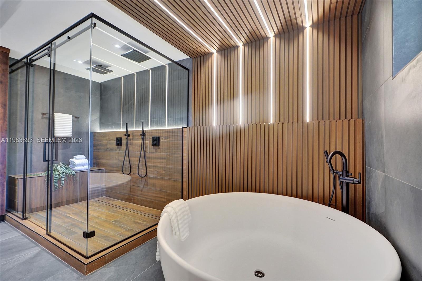 20020 NE 21st Ct Miami, FL 33179