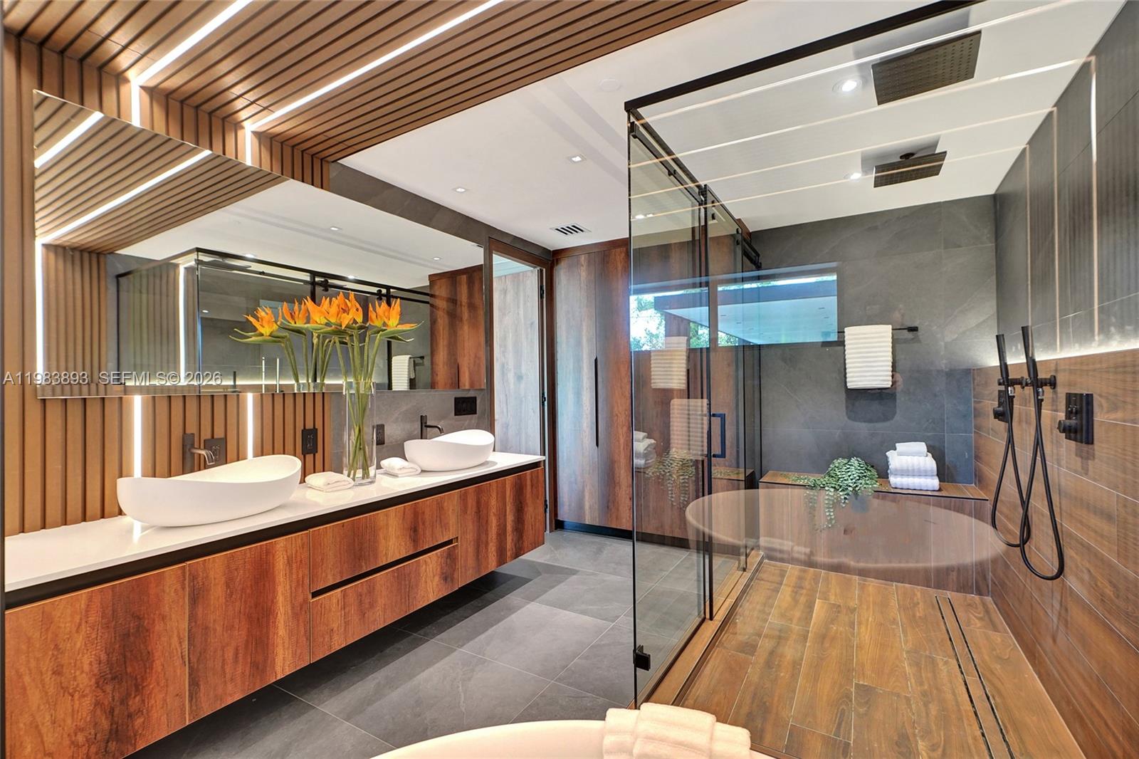 20020 NE 21st Ct Miami, FL 33179