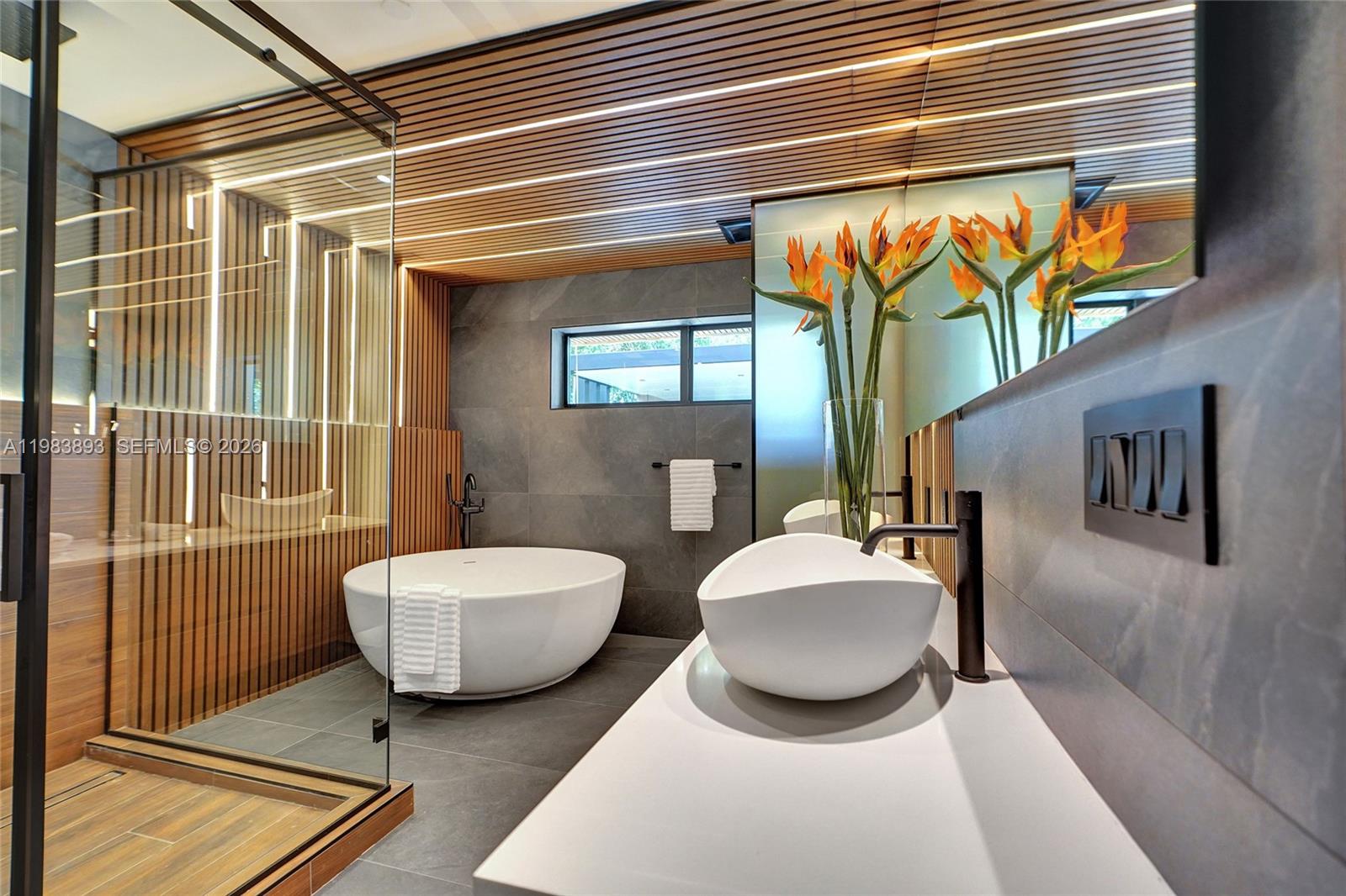 20020 NE 21st Ct Miami, FL 33179