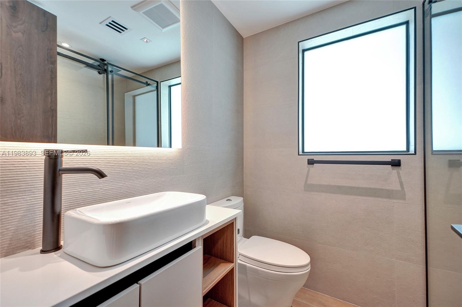 20020 NE 21st Ct Miami, FL 33179