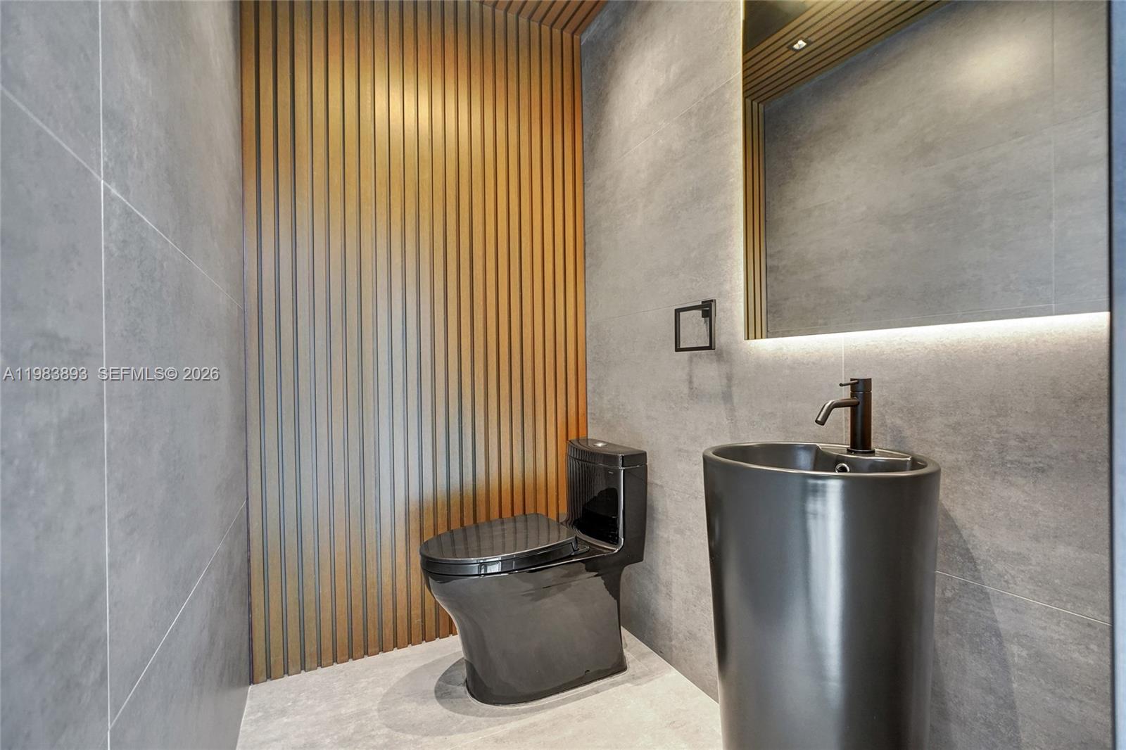 20020 NE 21st Ct Miami, FL 33179