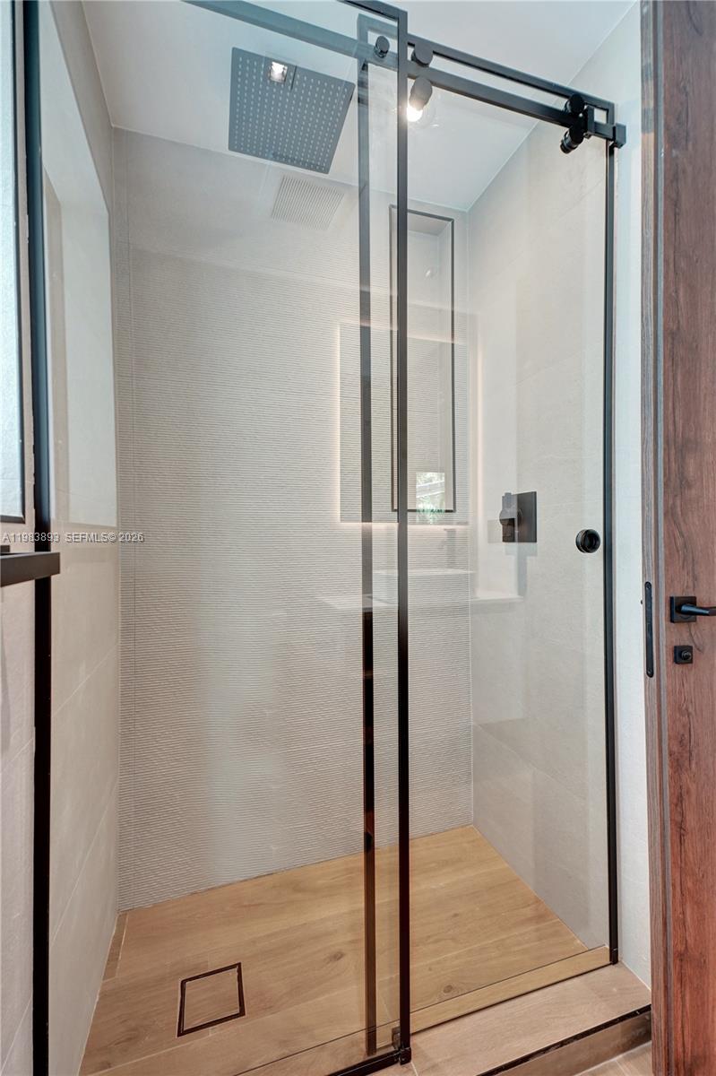 20020 NE 21st Ct Miami, FL 33179