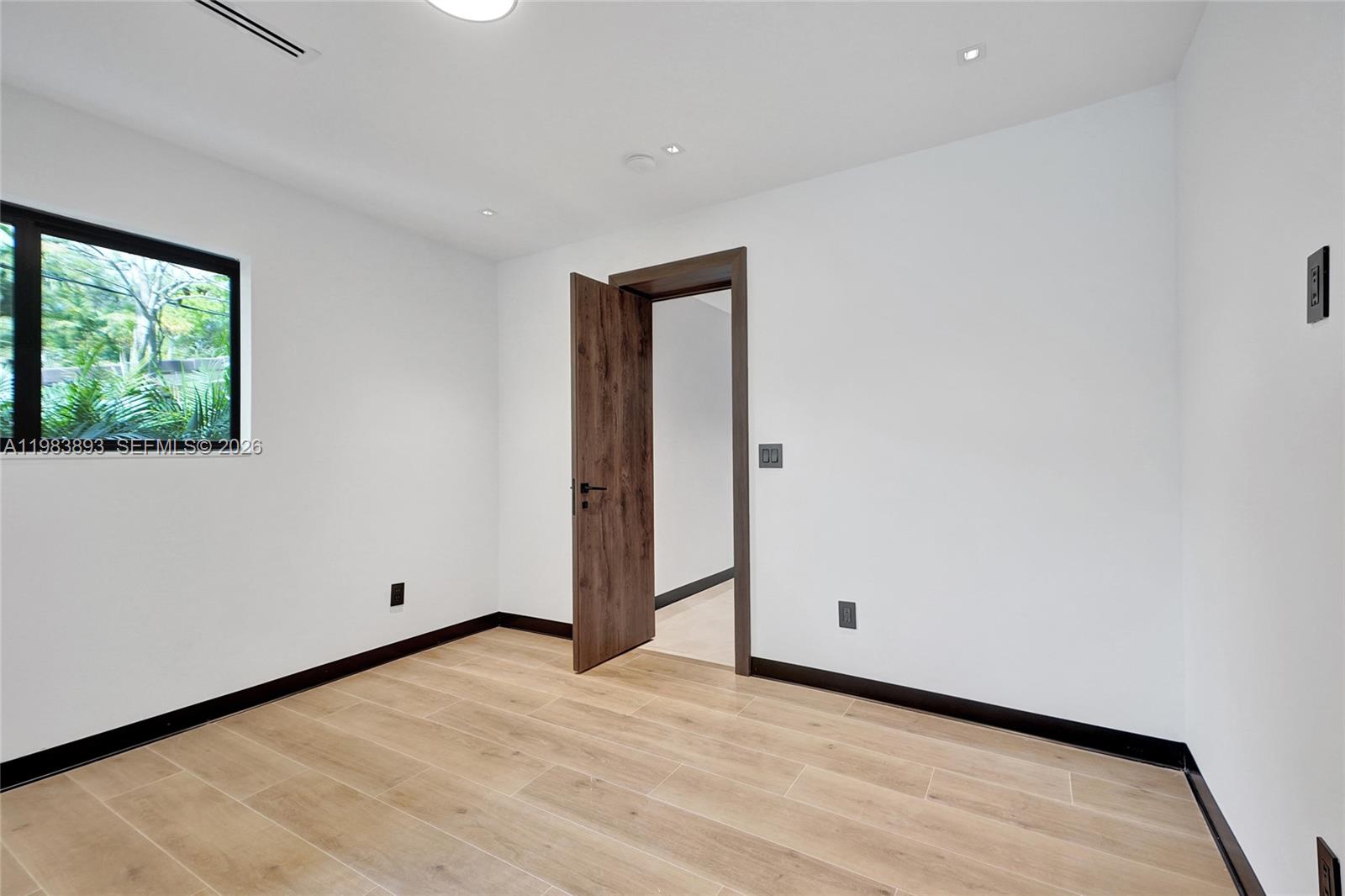 20020 NE 21st Ct Miami, FL 33179