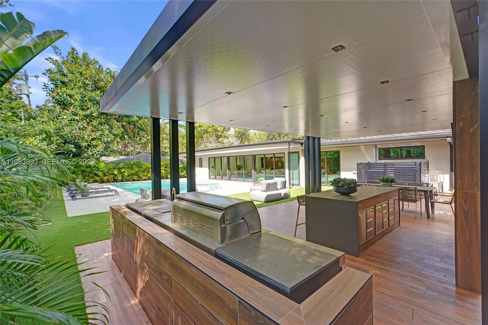 20020 NE 21st Ct Miami, FL 33179