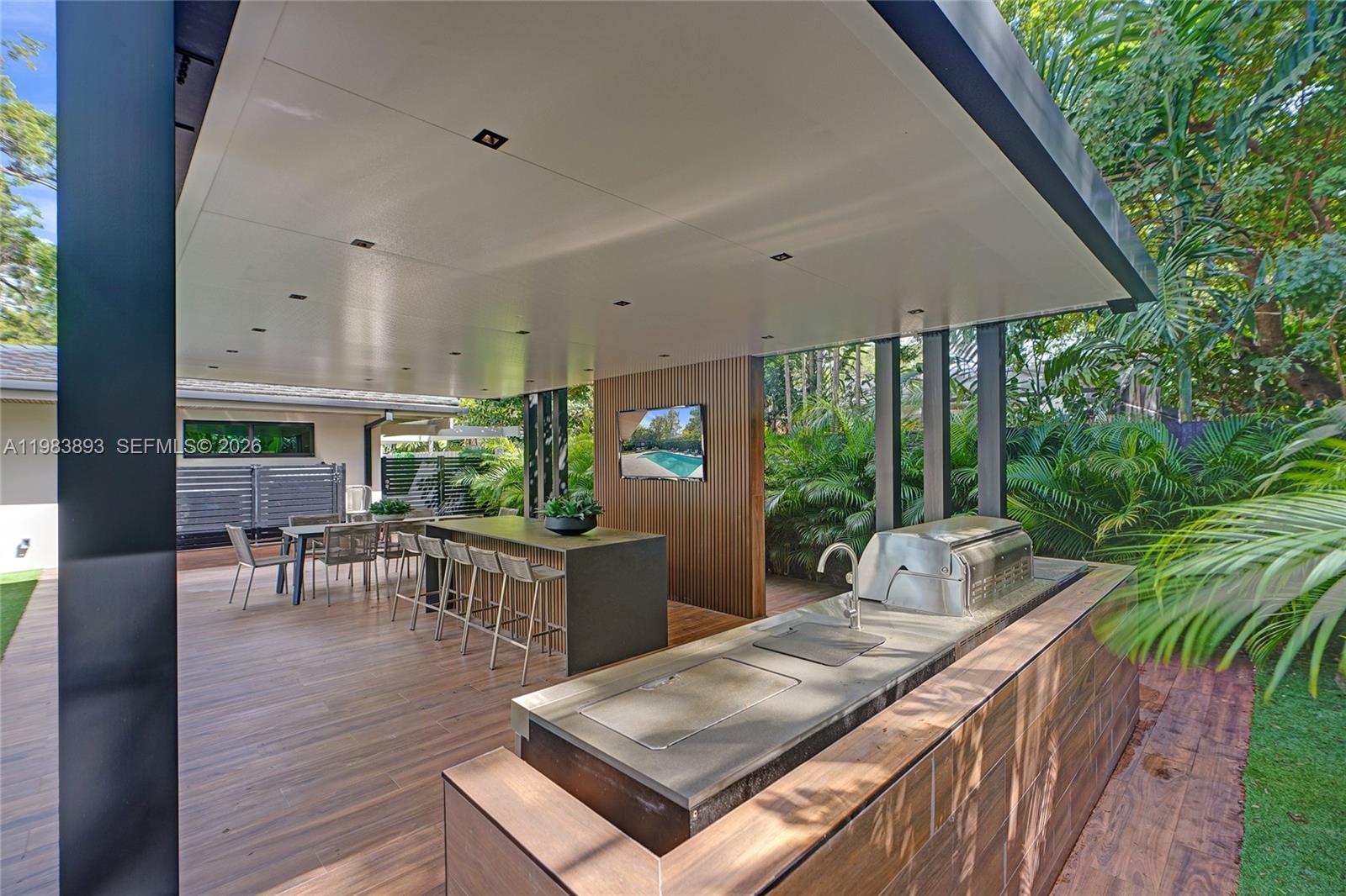 20020 NE 21st Ct Miami, FL 33179