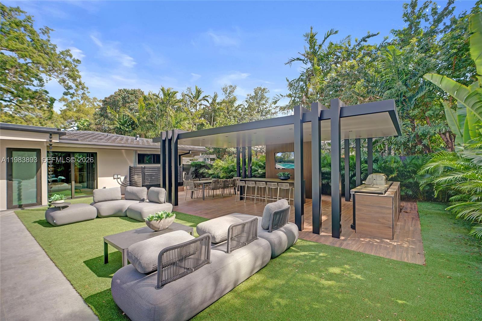 20020 NE 21st Ct Miami, FL 33179