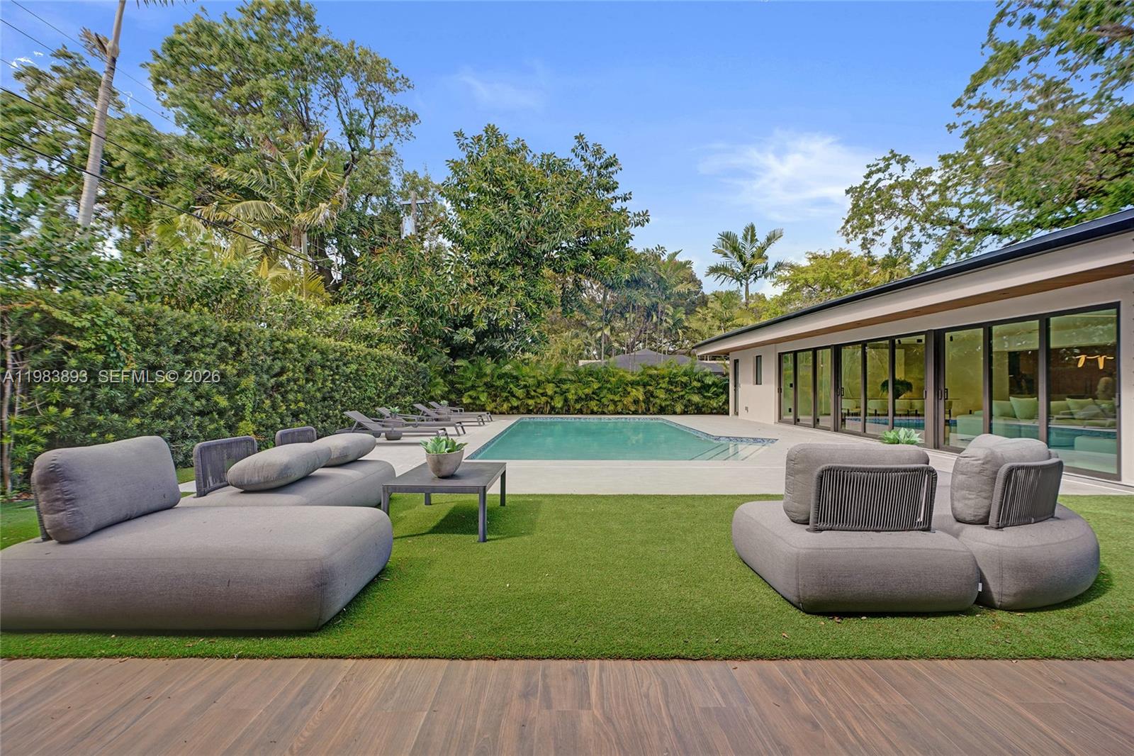 20020 NE 21st Ct Miami, FL 33179