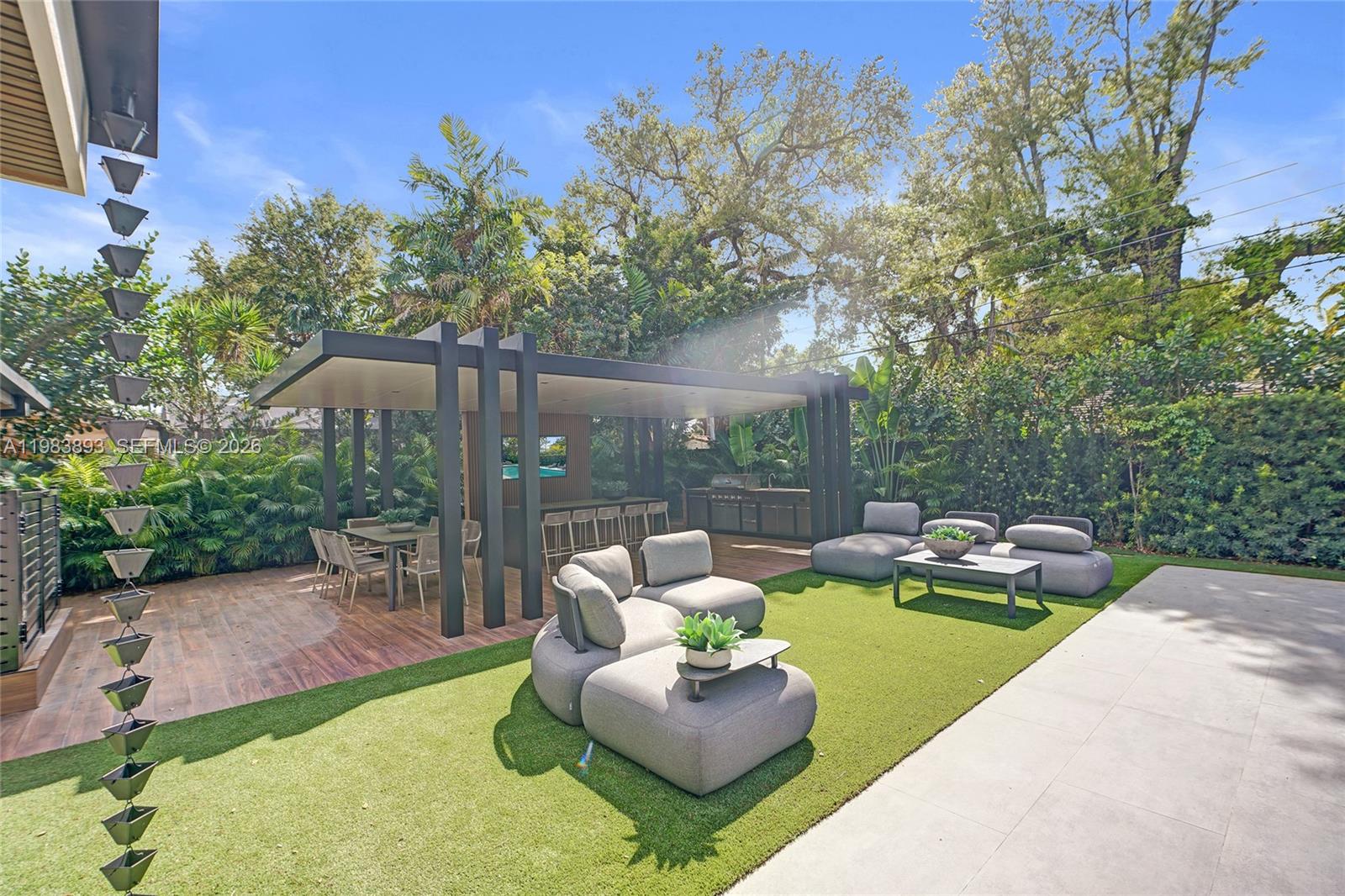 20020 NE 21st Ct Miami, FL 33179