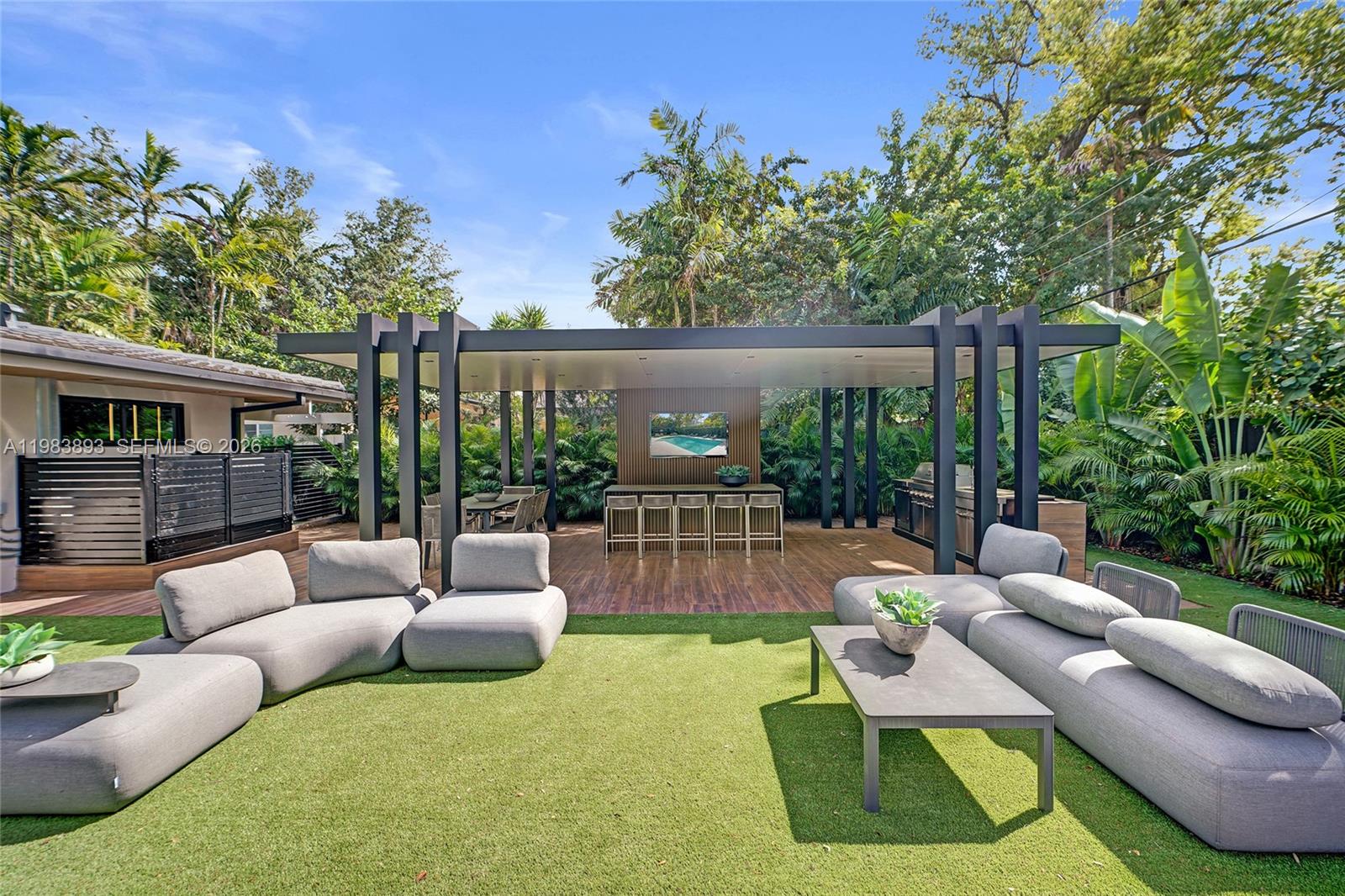 20020 NE 21st Ct Miami, FL 33179