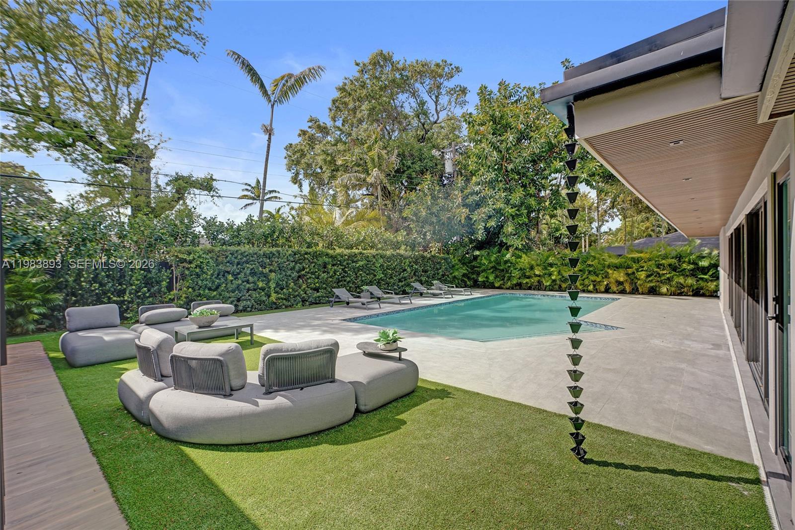 20020 NE 21st Ct Miami, FL 33179