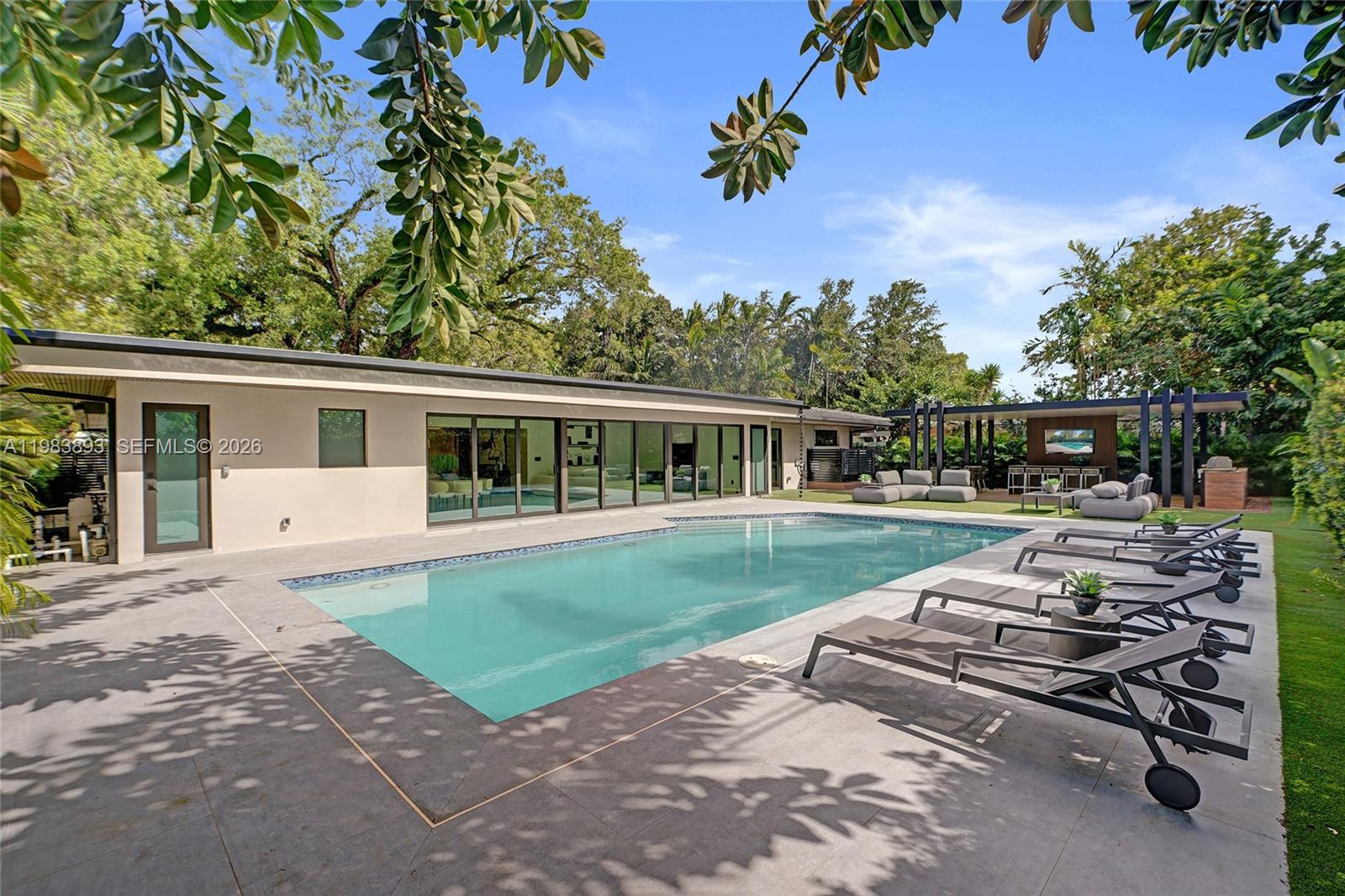 20020 NE 21st Ct Miami, FL 33179