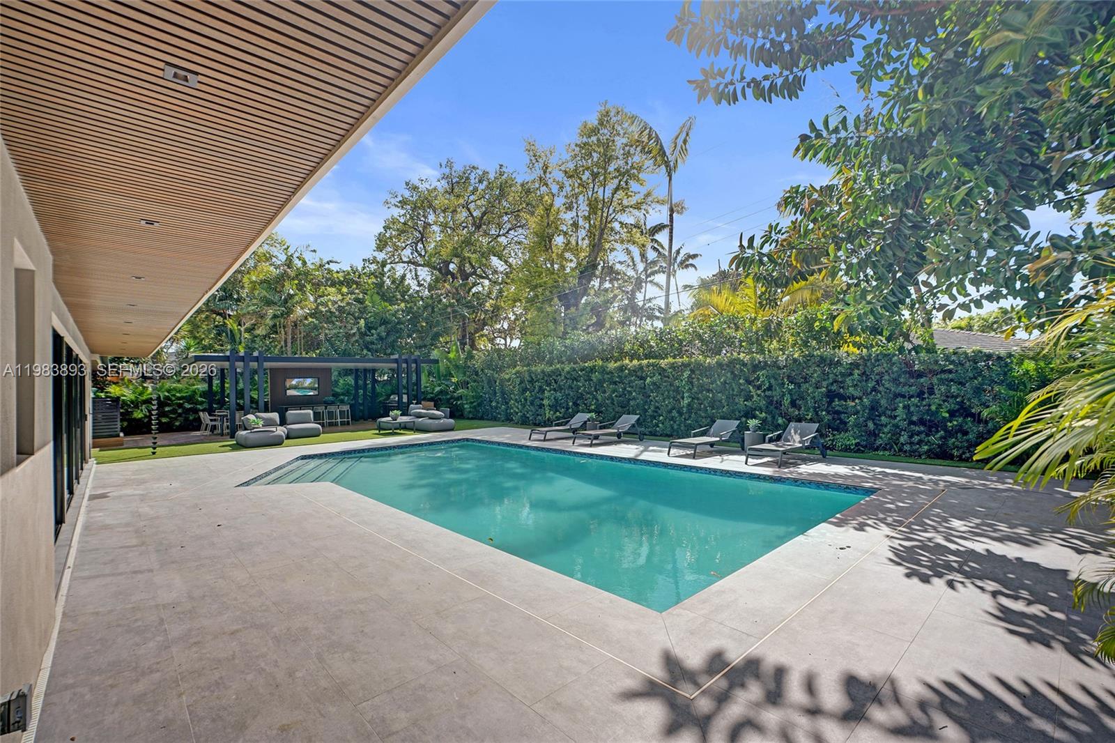 20020 NE 21st Ct Miami, FL 33179